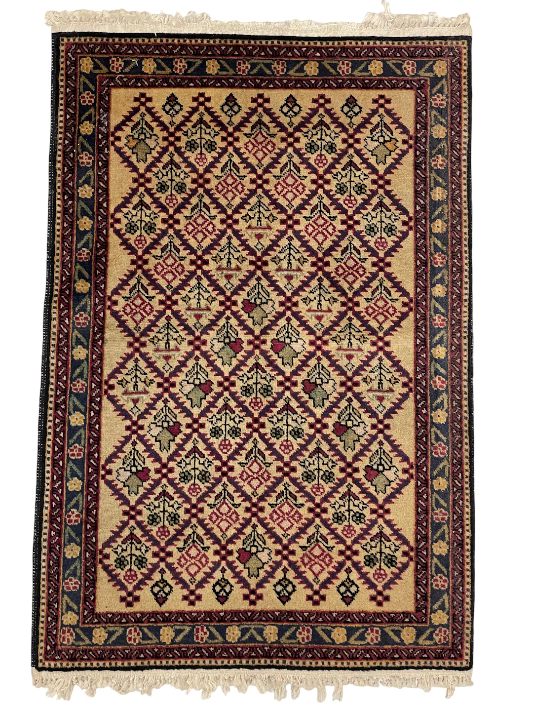 Los 1357: Handgeknüpfter Orientteppich aus Wolle mit floralem Rautenmuster