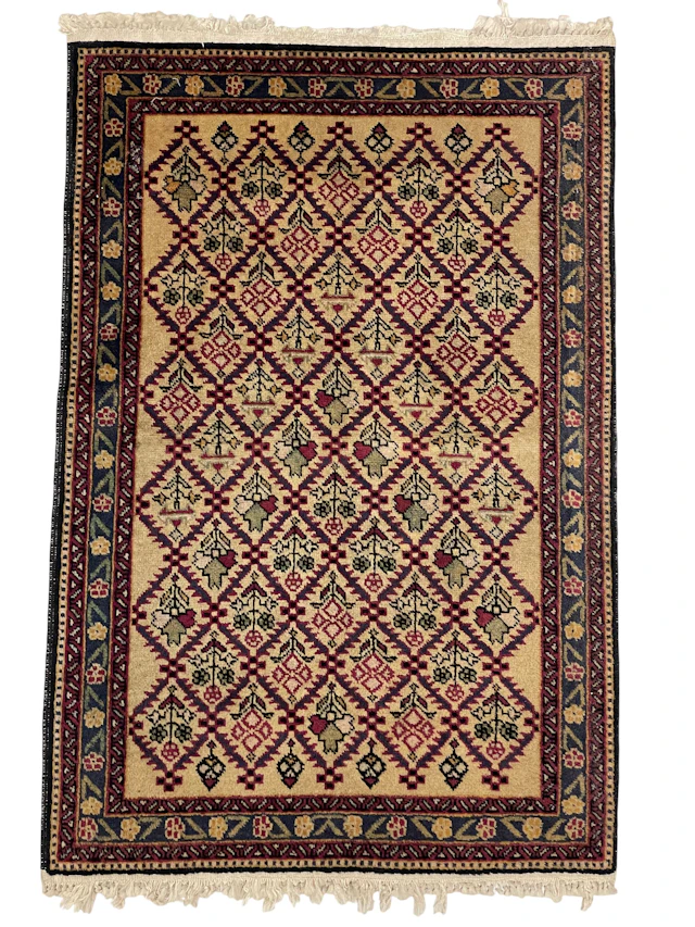 Los 1357: Handgeknüpfter Orientteppich aus Wolle mit floralem Rautenmuster