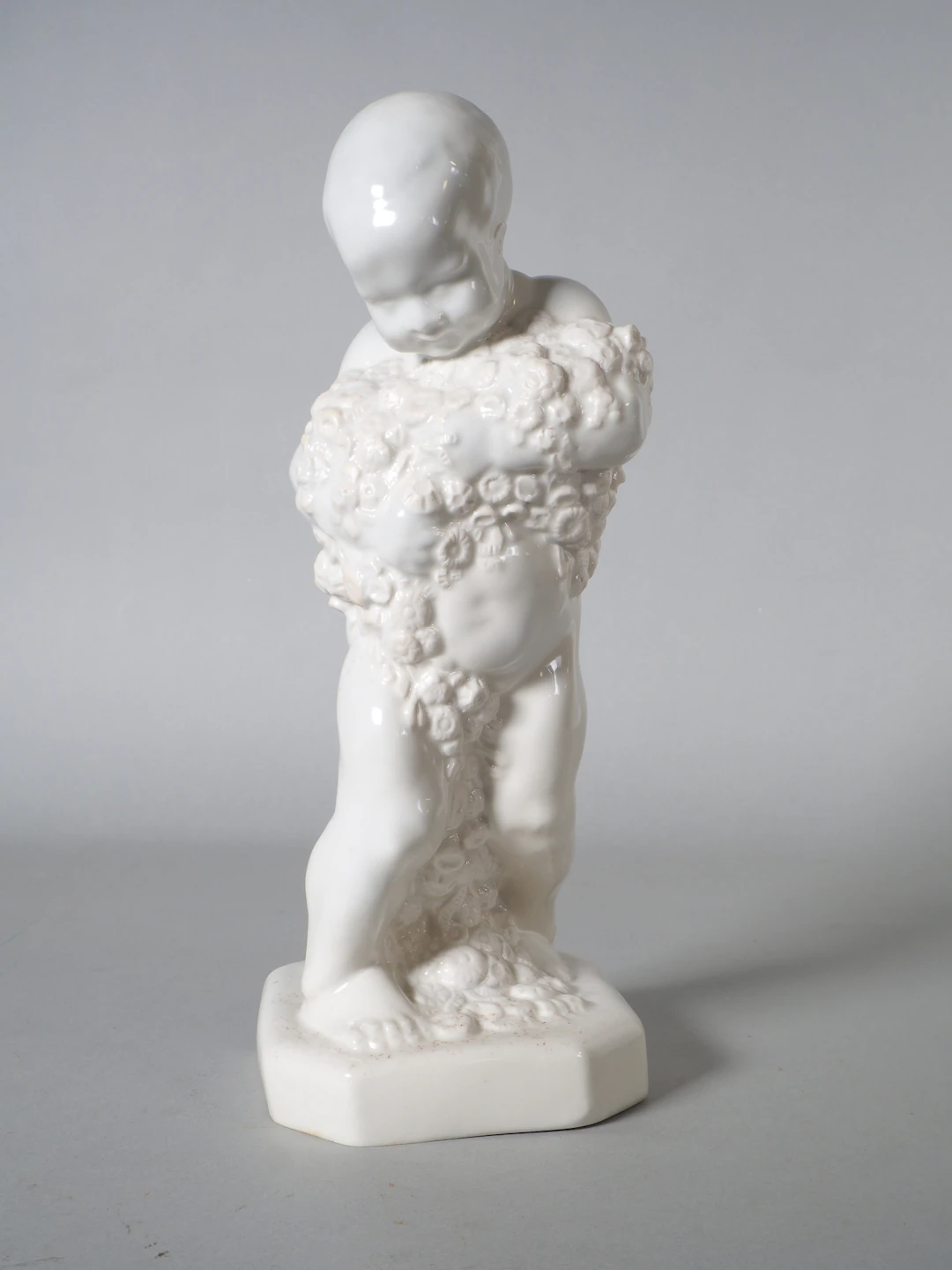 Los 483: Jugendstil Porzellan Figur - Jahreszeitenputto "Frühling"