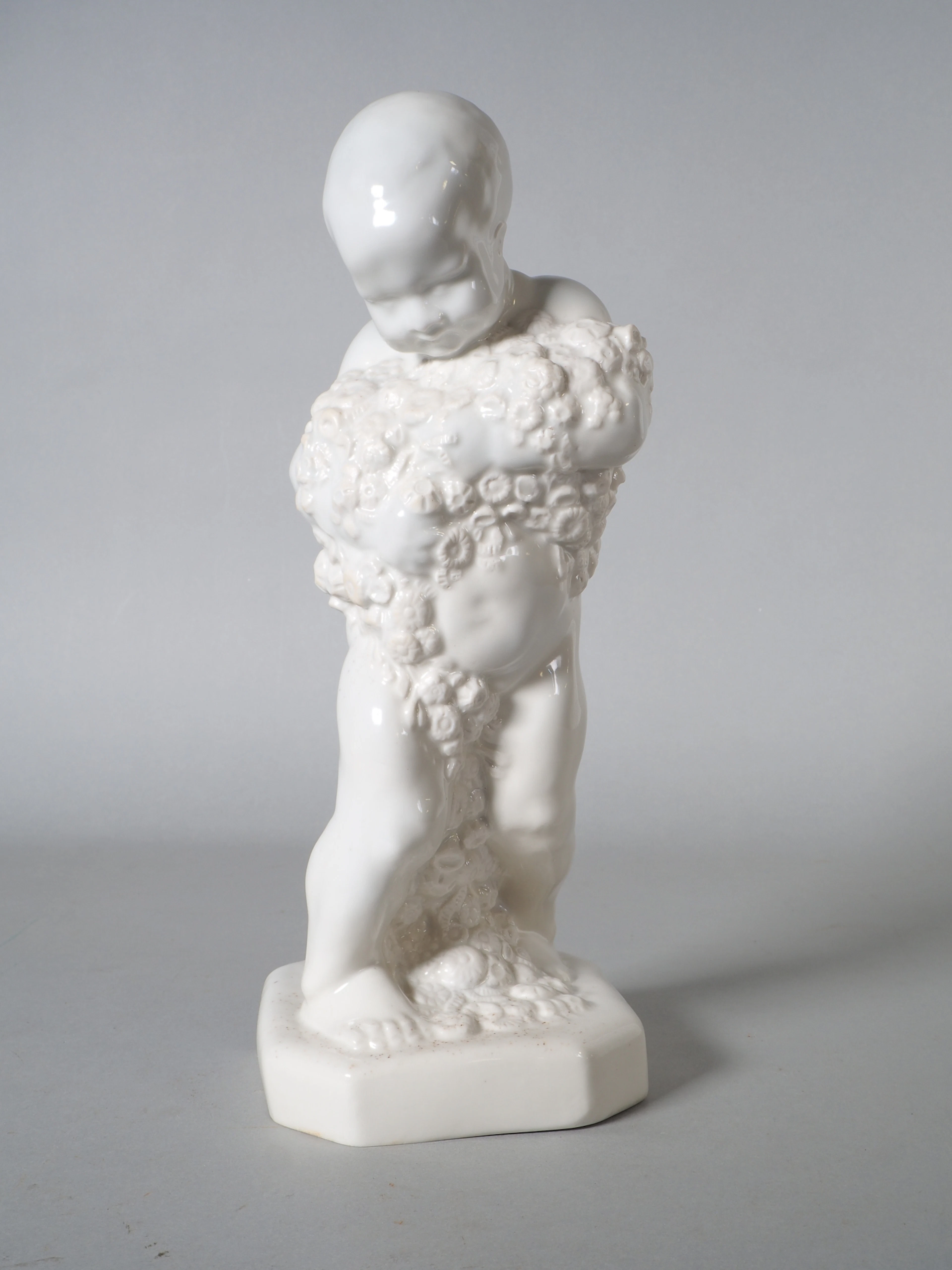 Los 483: Jugendstil Porzellan Figur - Jahreszeitenputto "Frühling"