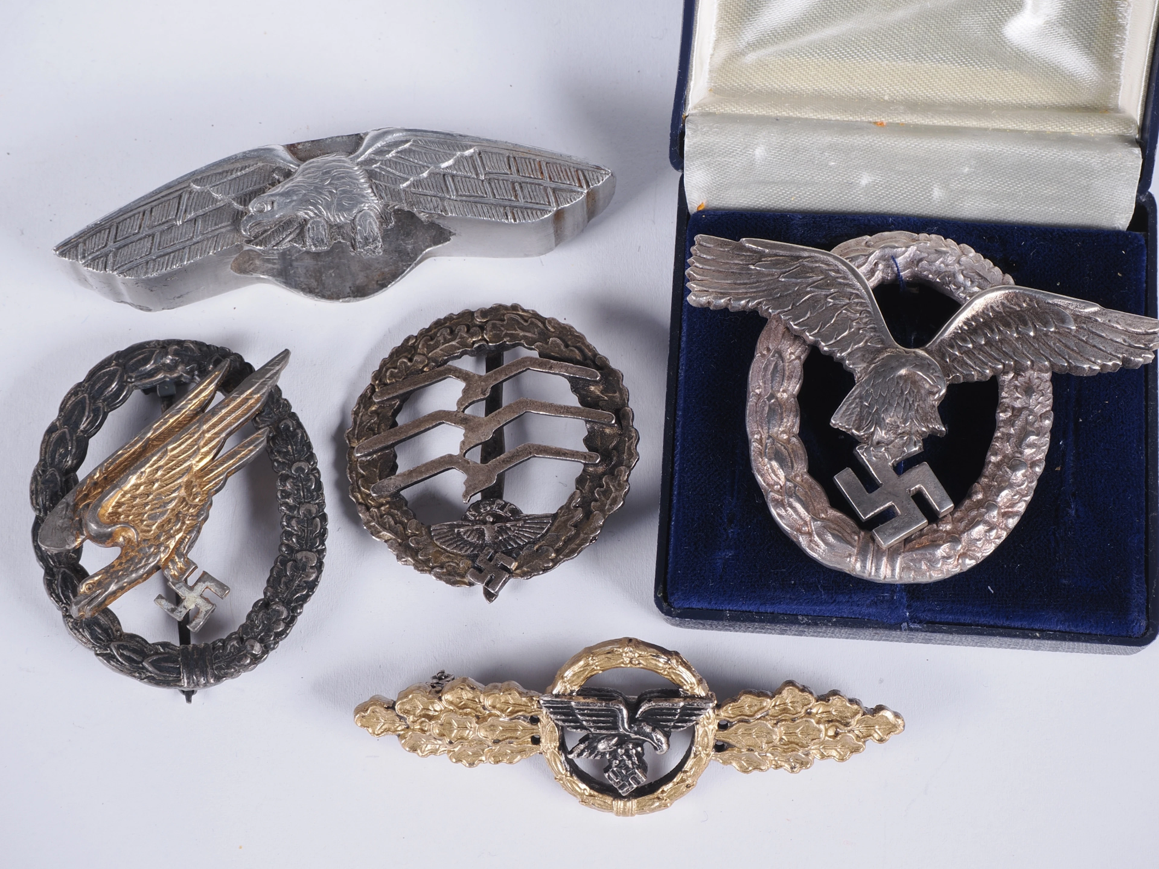 Los 2432: Konvolut Luftwaffe Abzeichen, Sammleranfertigungen