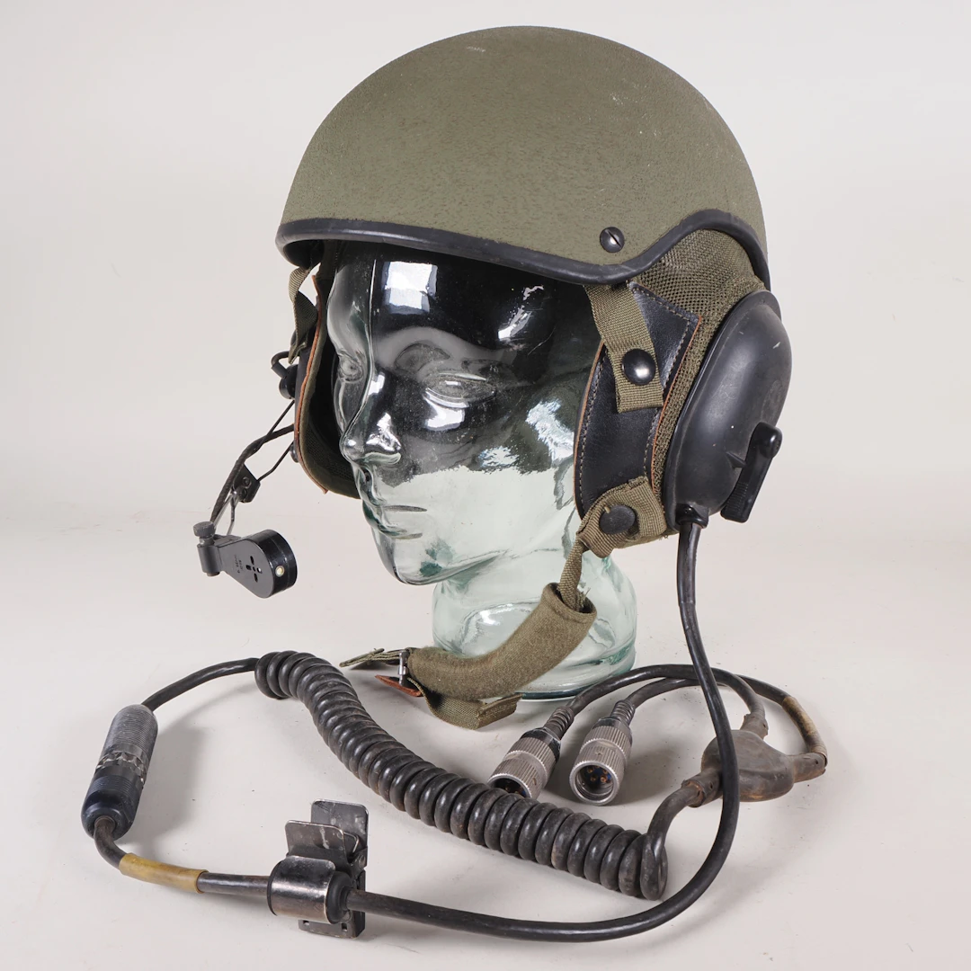 Los 2164: US-Army Panzer Helm CVC DH-132, Gentex Mk-1697/G, Kalter Krieg