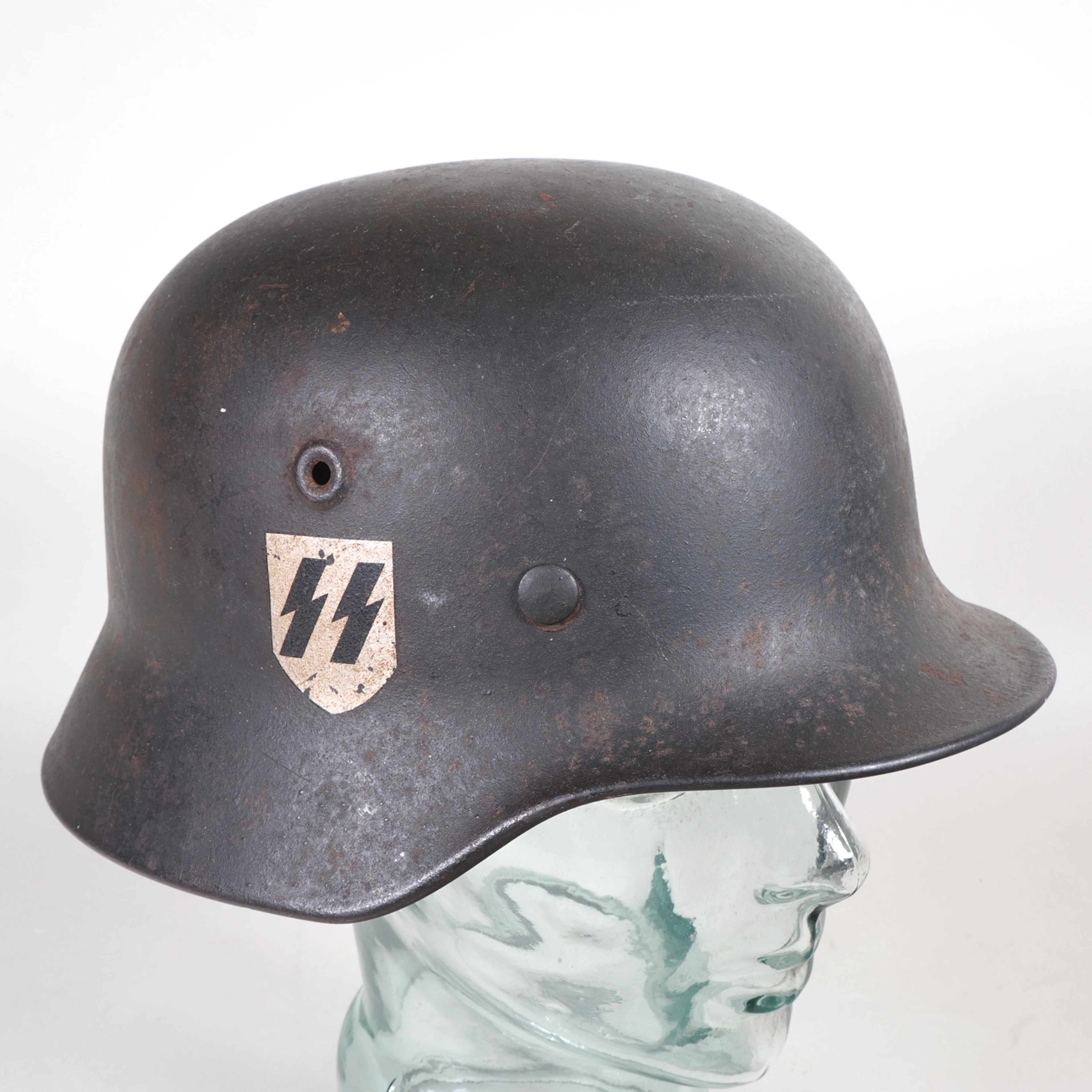Los 2175: Waffen-SS Stahlhelm M40 mit einem Emblem, Quist