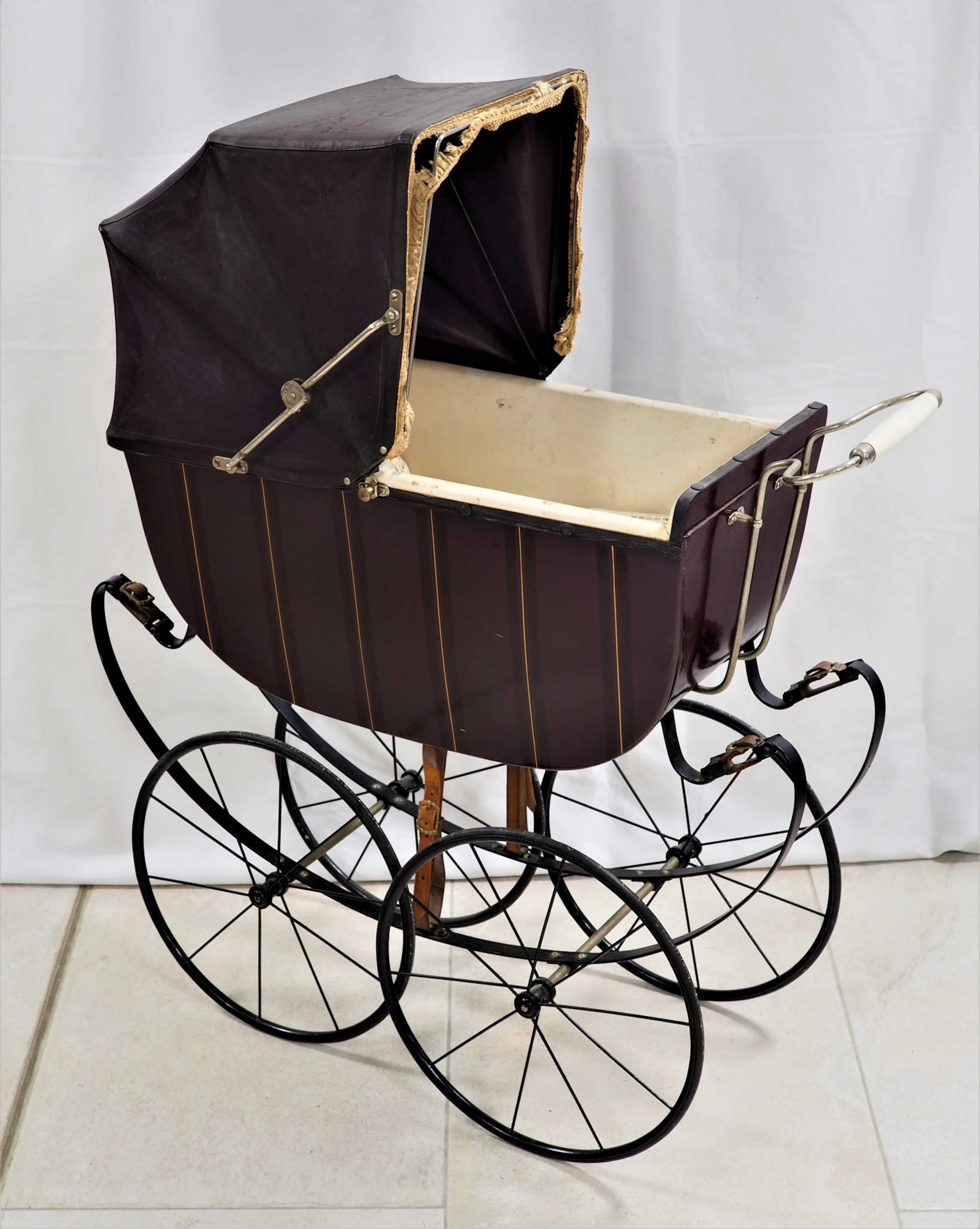 Los 1687: Alter Puppenwagen