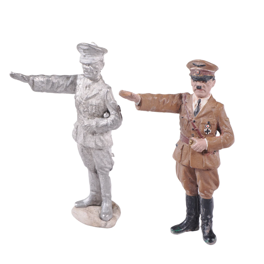 Los 2563: Zwei Adolf Hitler Figuren aus Zinn eine handbemalt und ein Rohling