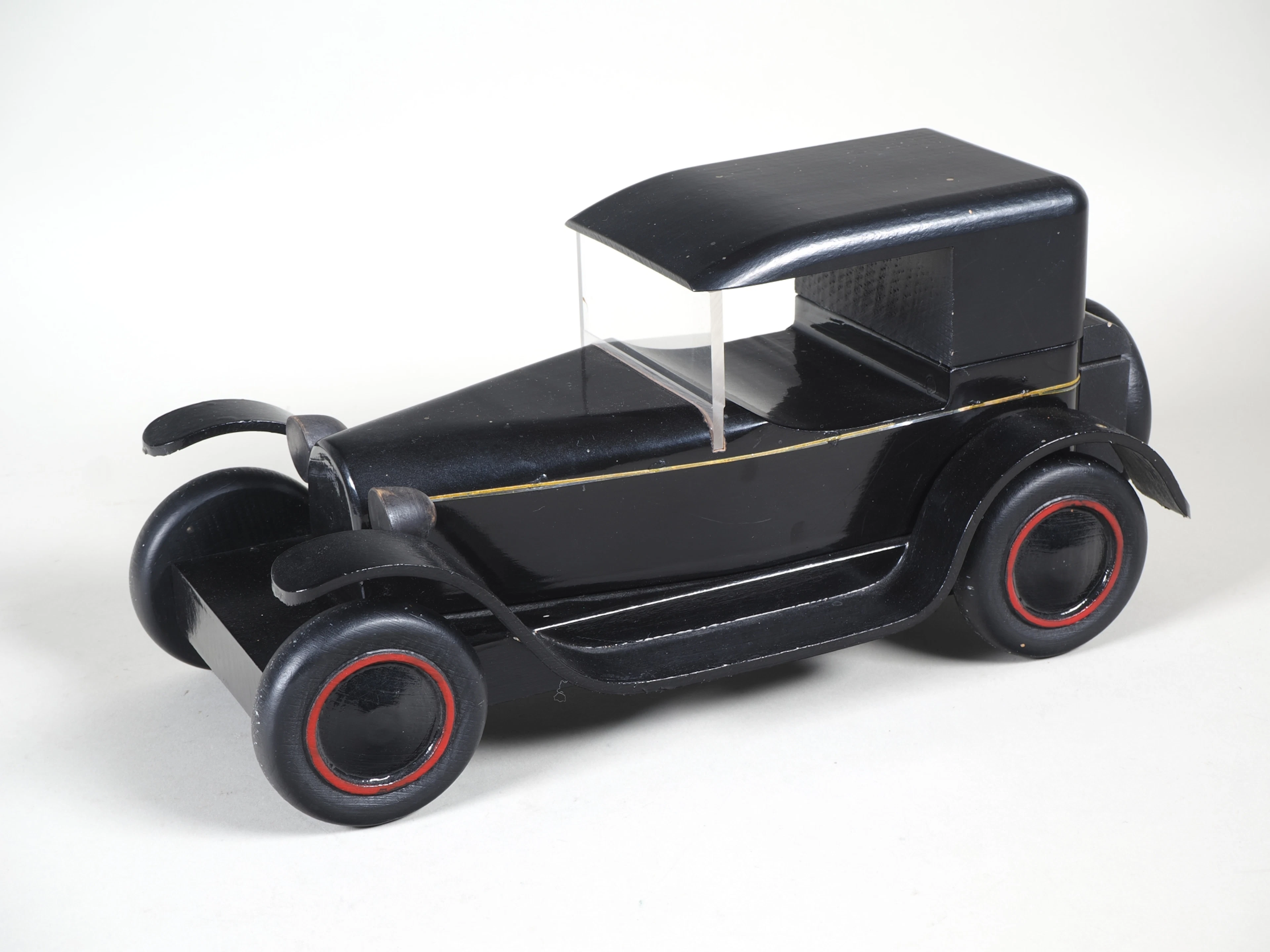 Los 1978: Holzmodel: Peugeot 1925, Design Michel Aroutcheff