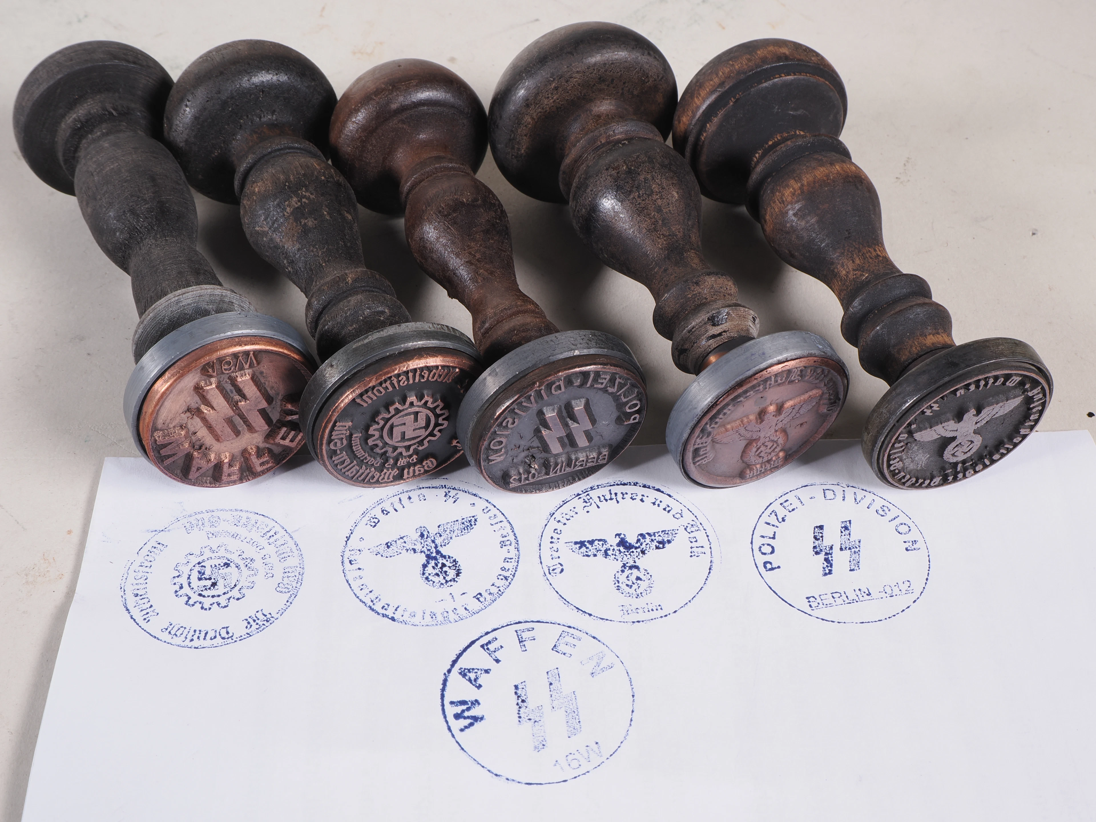 Los 2428: Drittes Reich: Konvolut Amtsstempel, 5 Stück. Waffen-SS, usw.