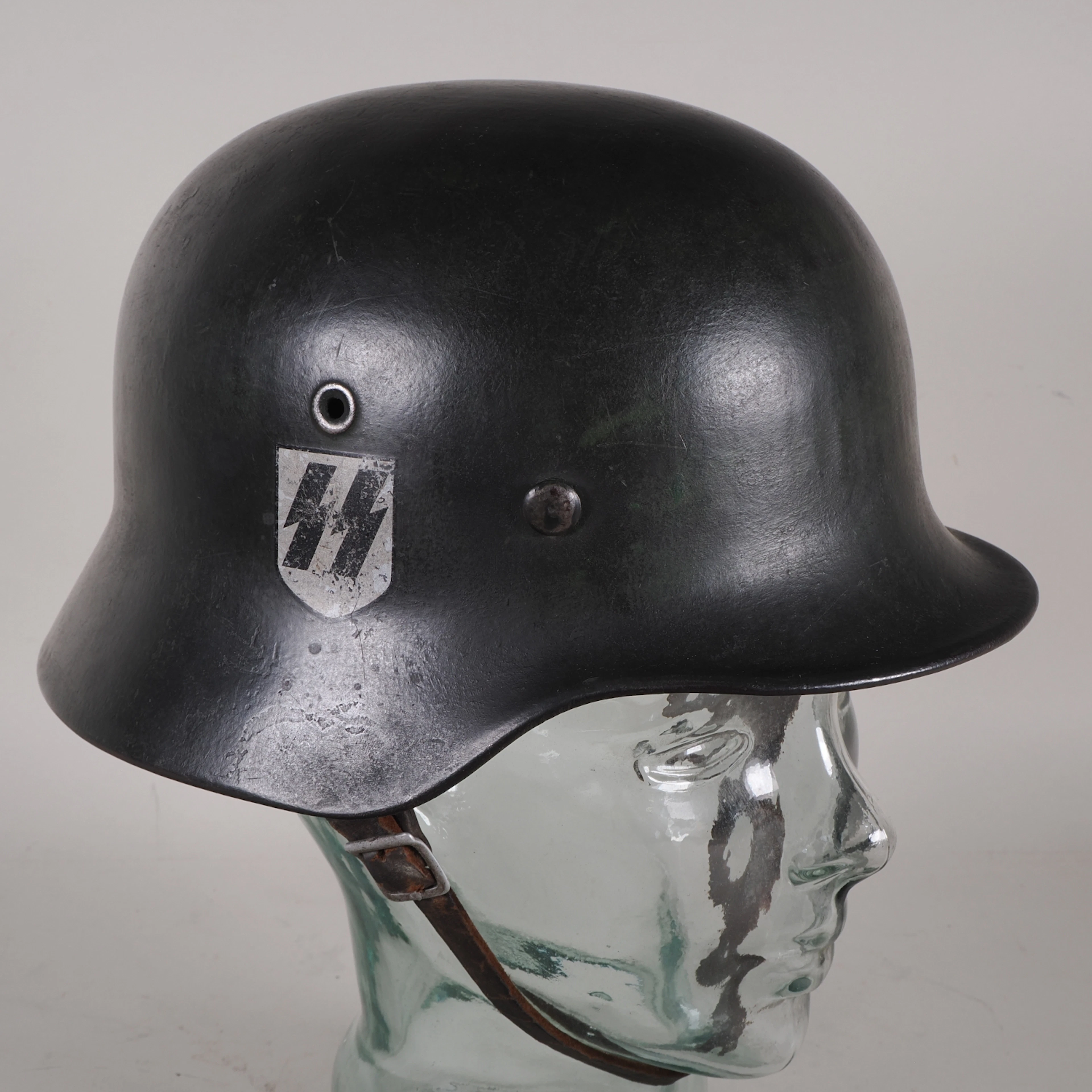 Los 2174: Stahlhelm M40 mit Emblem der Waffen-SS, EF64