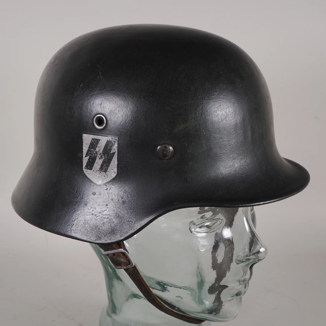 Los 2174: Stahlhelm M40 mit Emblem der Waffen-SS, EF64