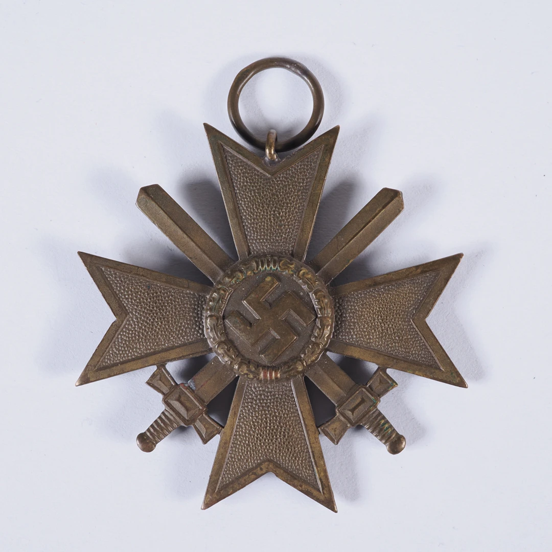Los 2304: Kriegsverdienstkreuz mit Schwertern 2.Klasse 1939 - "64"