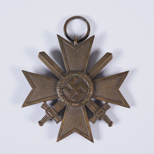 Los 2304: Kriegsverdienstkreuz mit Schwertern 2.Klasse 1939 - "64"