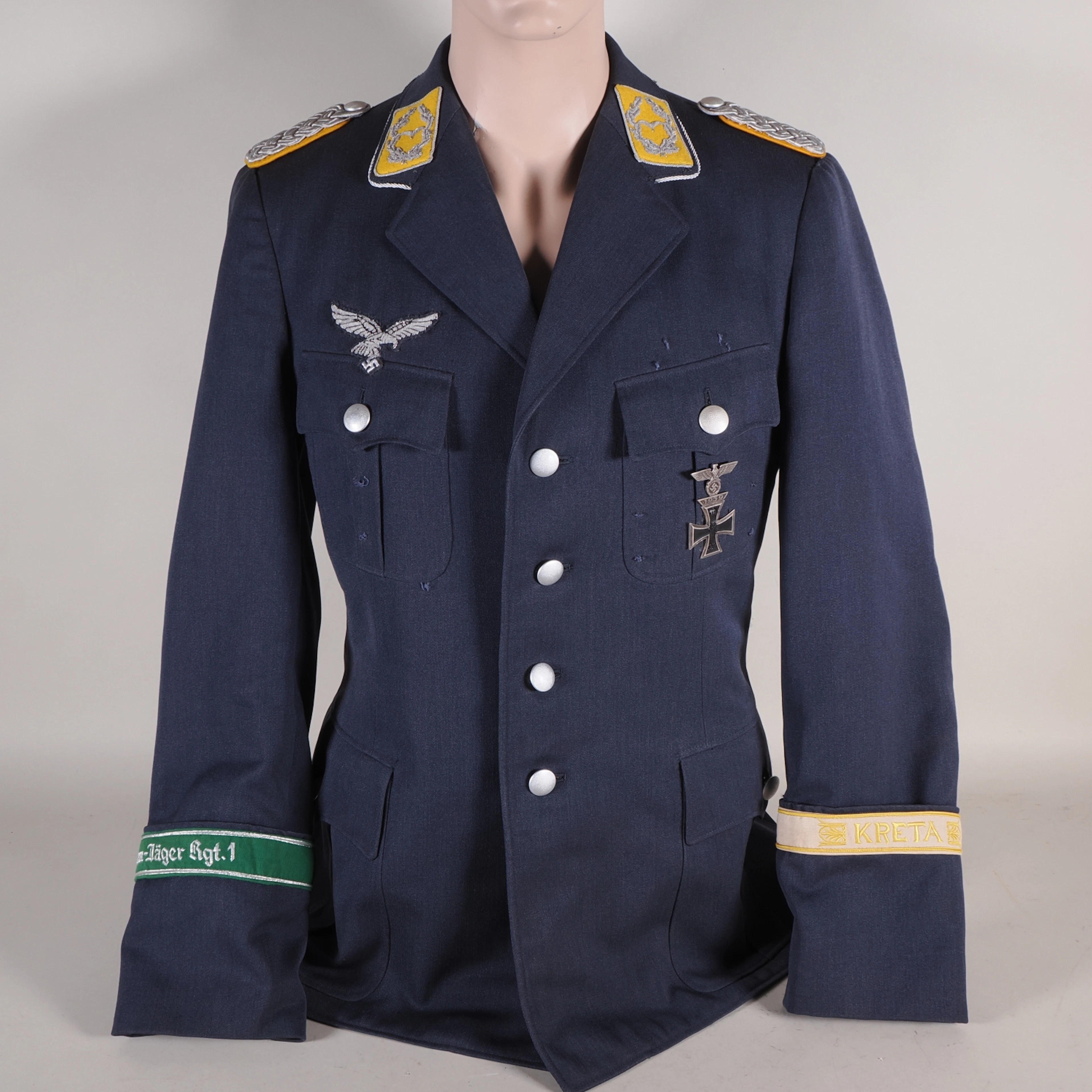 Los 2418: Luftwaffe Fallschirmjäger Dienstanzug, mit Kreta Ärmelband