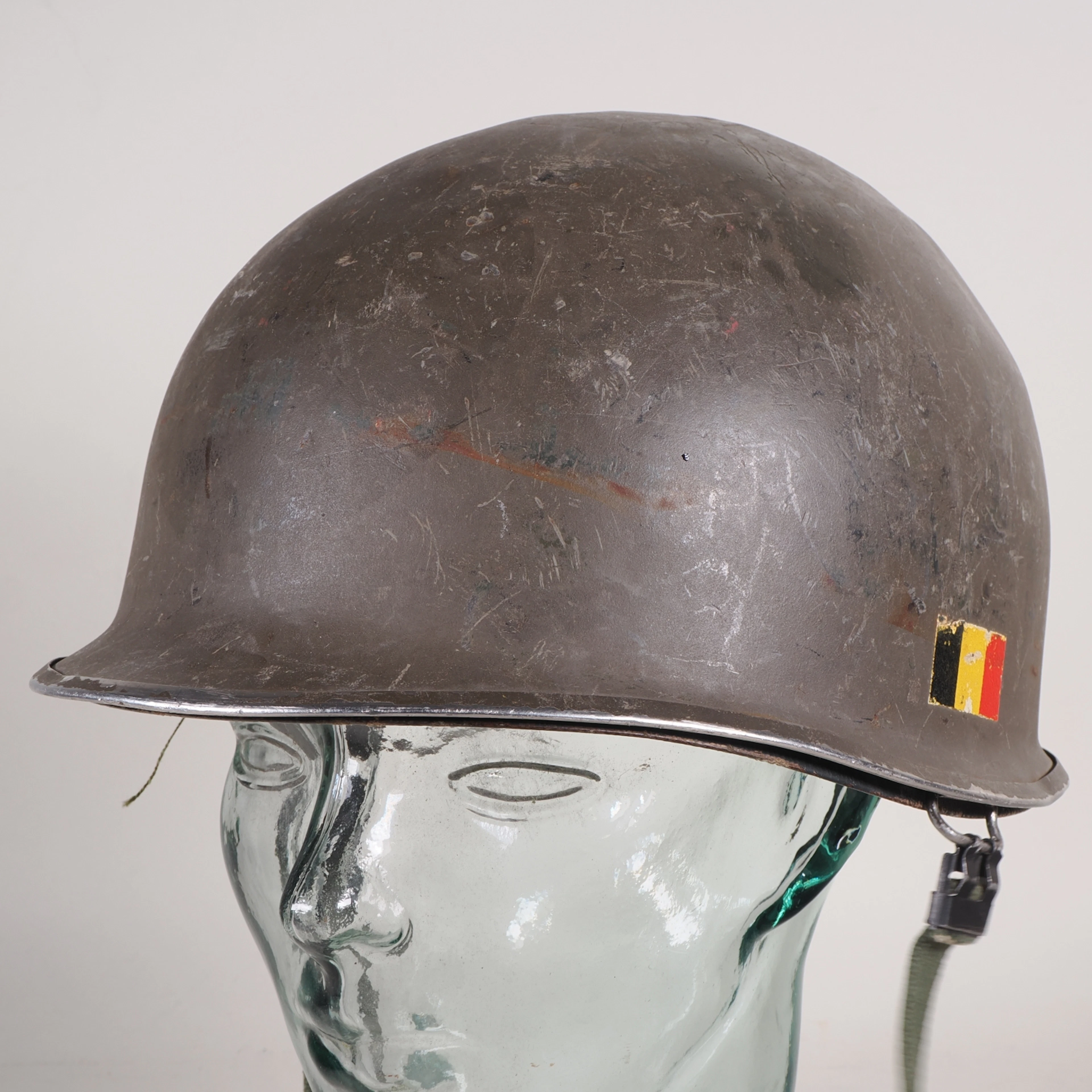 Los 2166: Stahlhelm Belgien um 1945-1950 , schöner Helm mit viel original