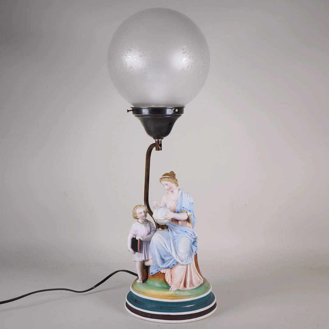 Los 920: Tischlampe mit Porzellan