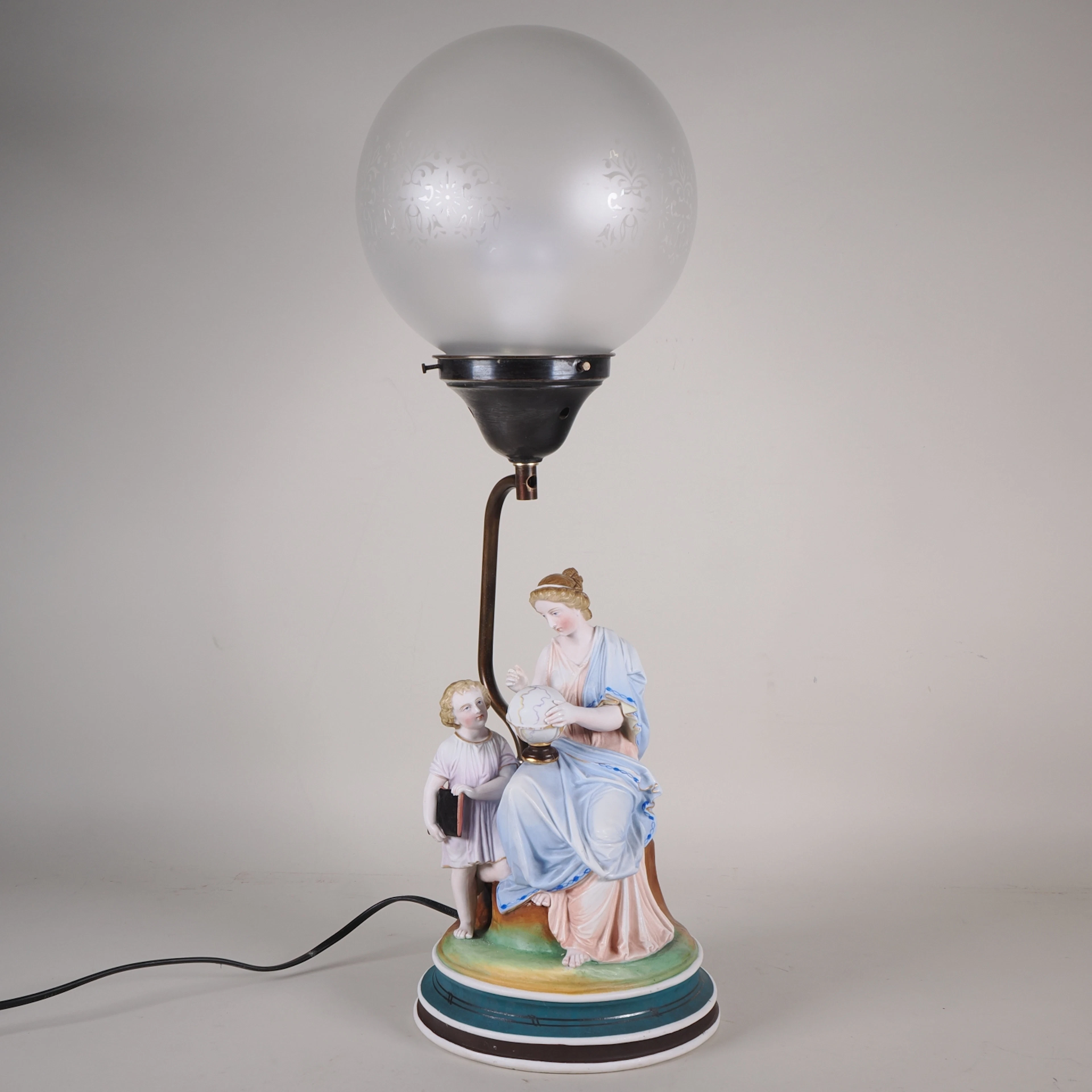 Los 920: Tischlampe mit Porzellan