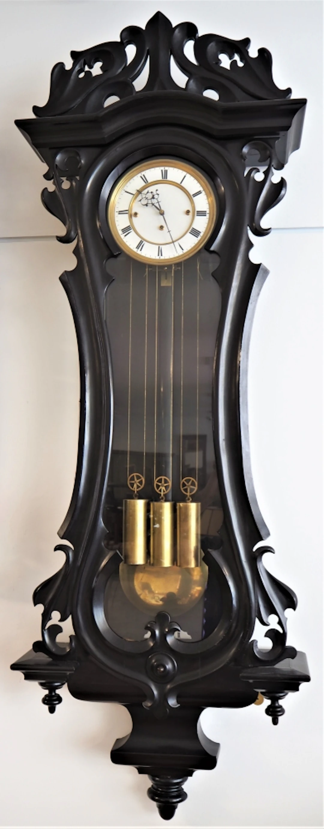 Los 565: Wiener Regulator in seltener Geigenform, um 1860
