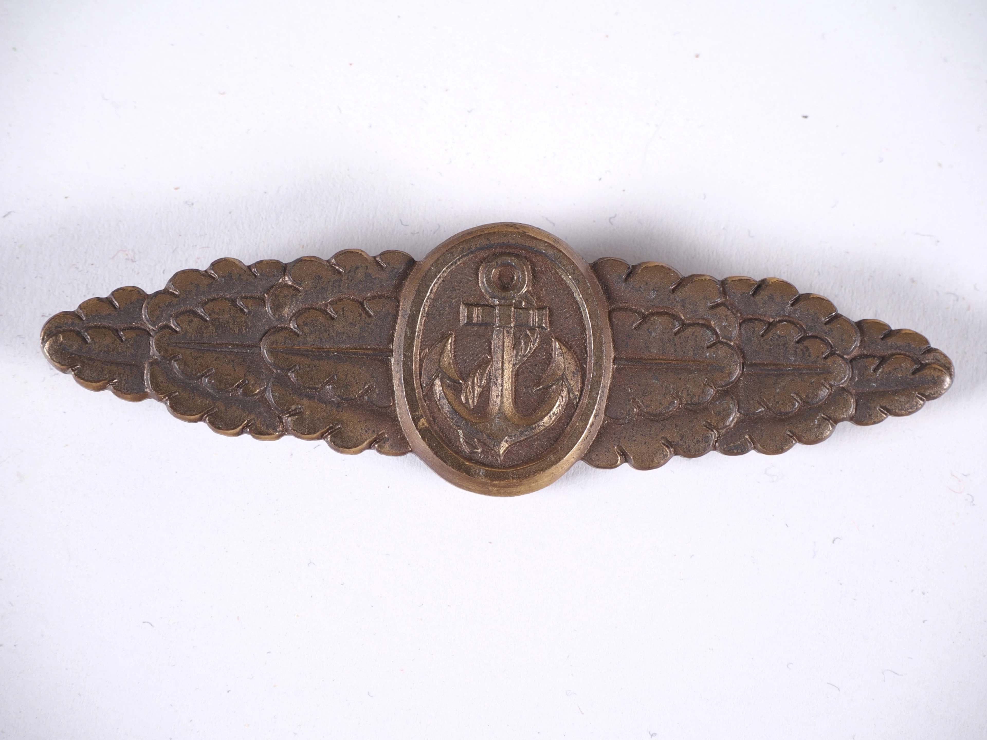 Los 2269: Marine Frontspange in Bronze 1957er Ausführung