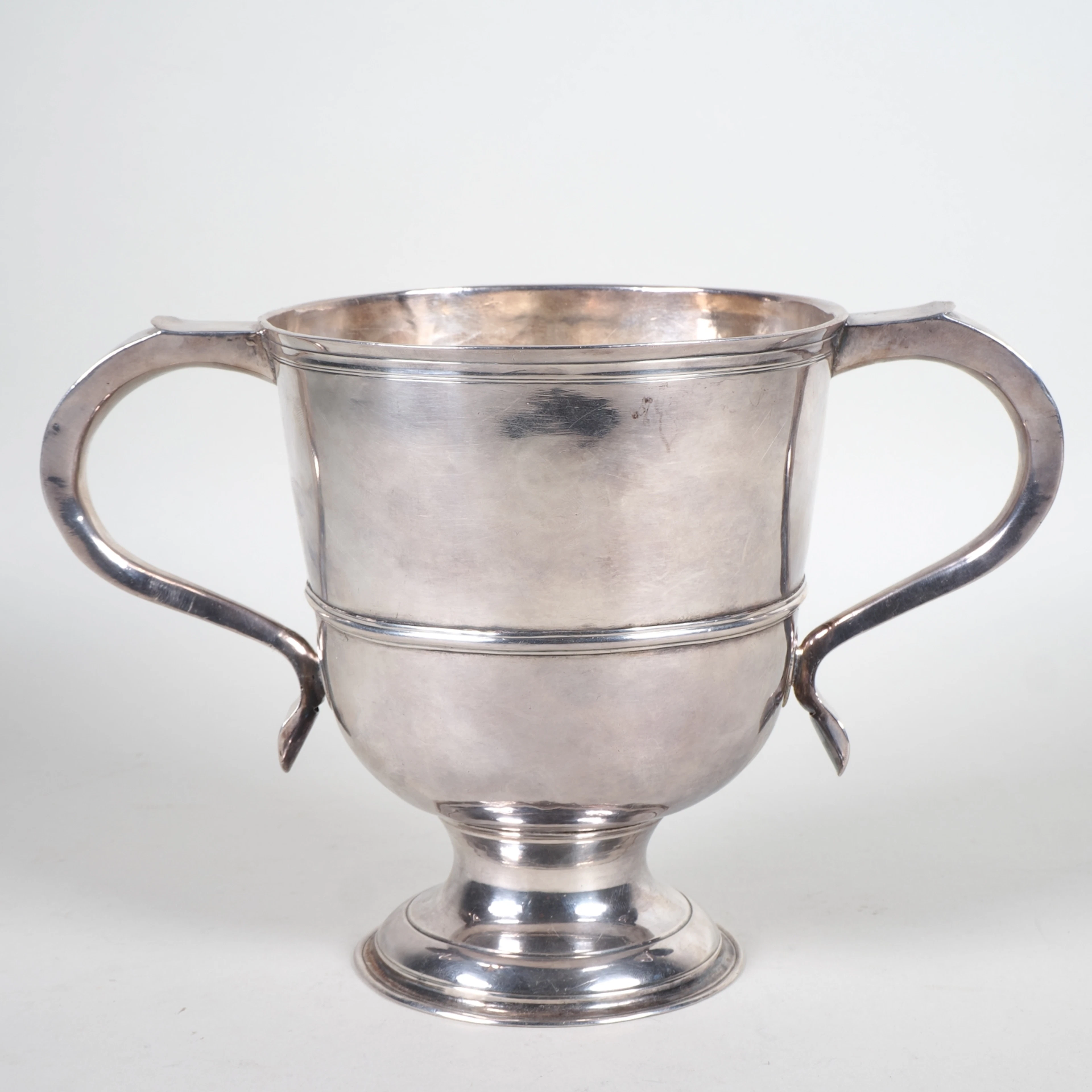 Los 781: Stuartischer Barock Silber Henkelpokal von Samuel Wastell, London 1709