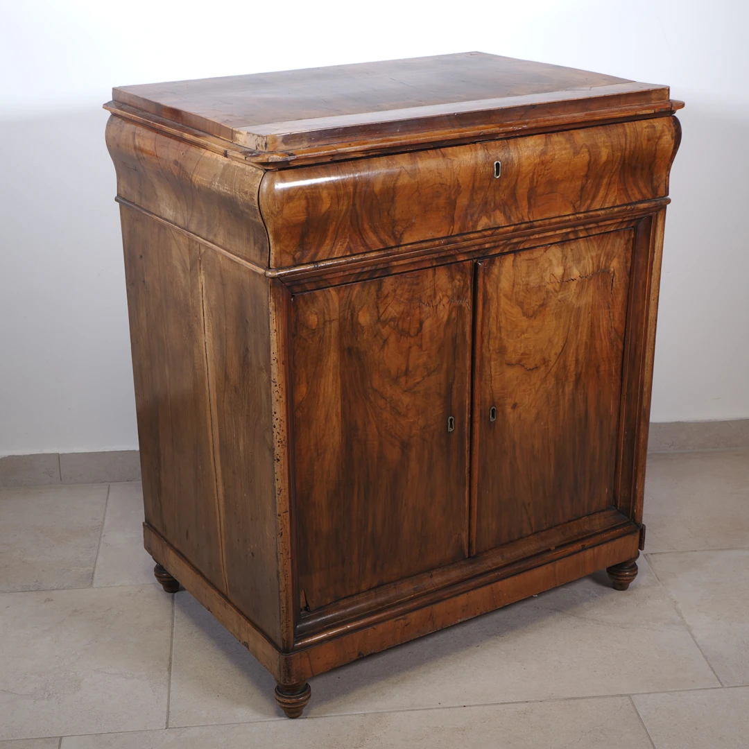 Los 1016: Kleine Biedermeier Kommode um 1850