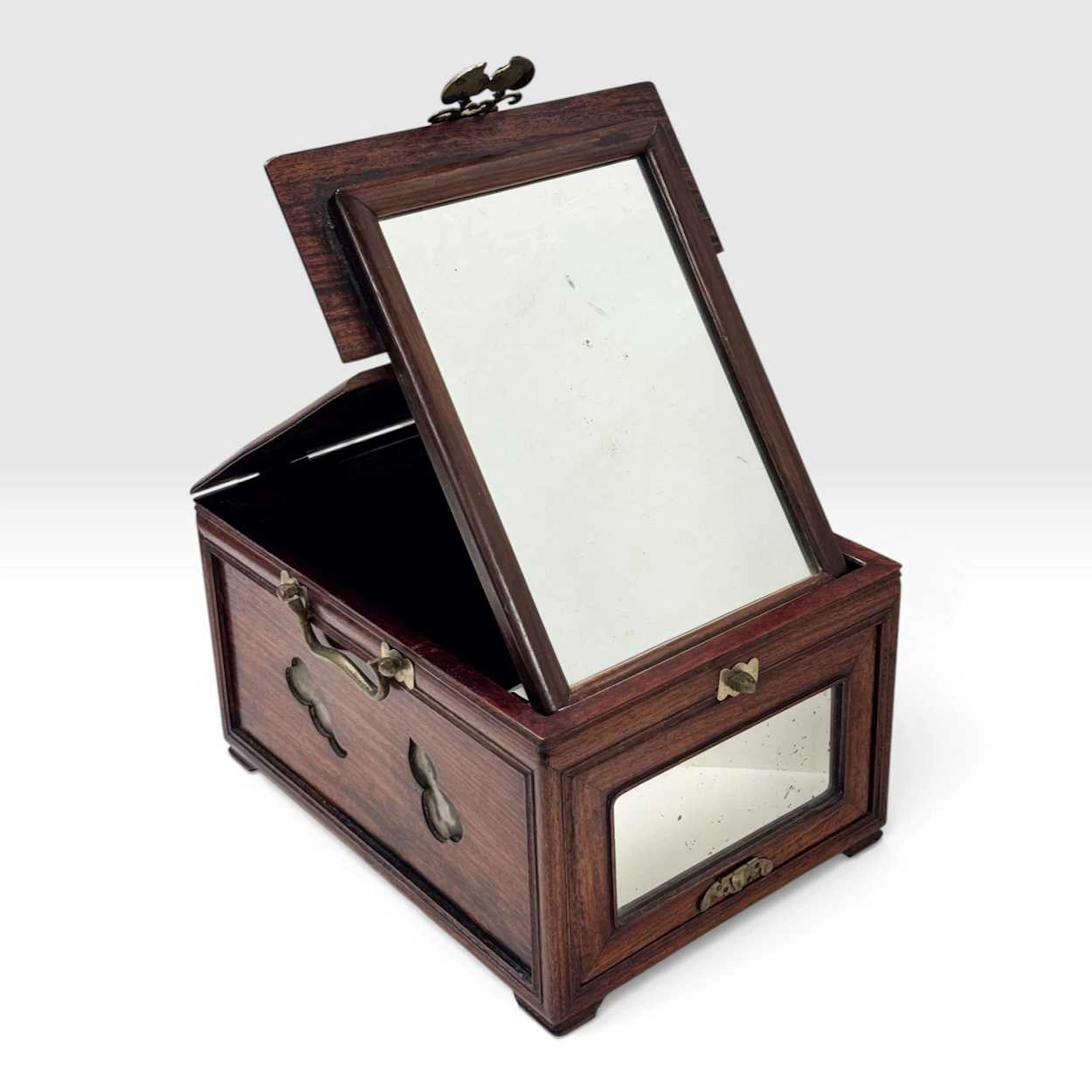 A Chinese huali dressing box, 19th/20th century