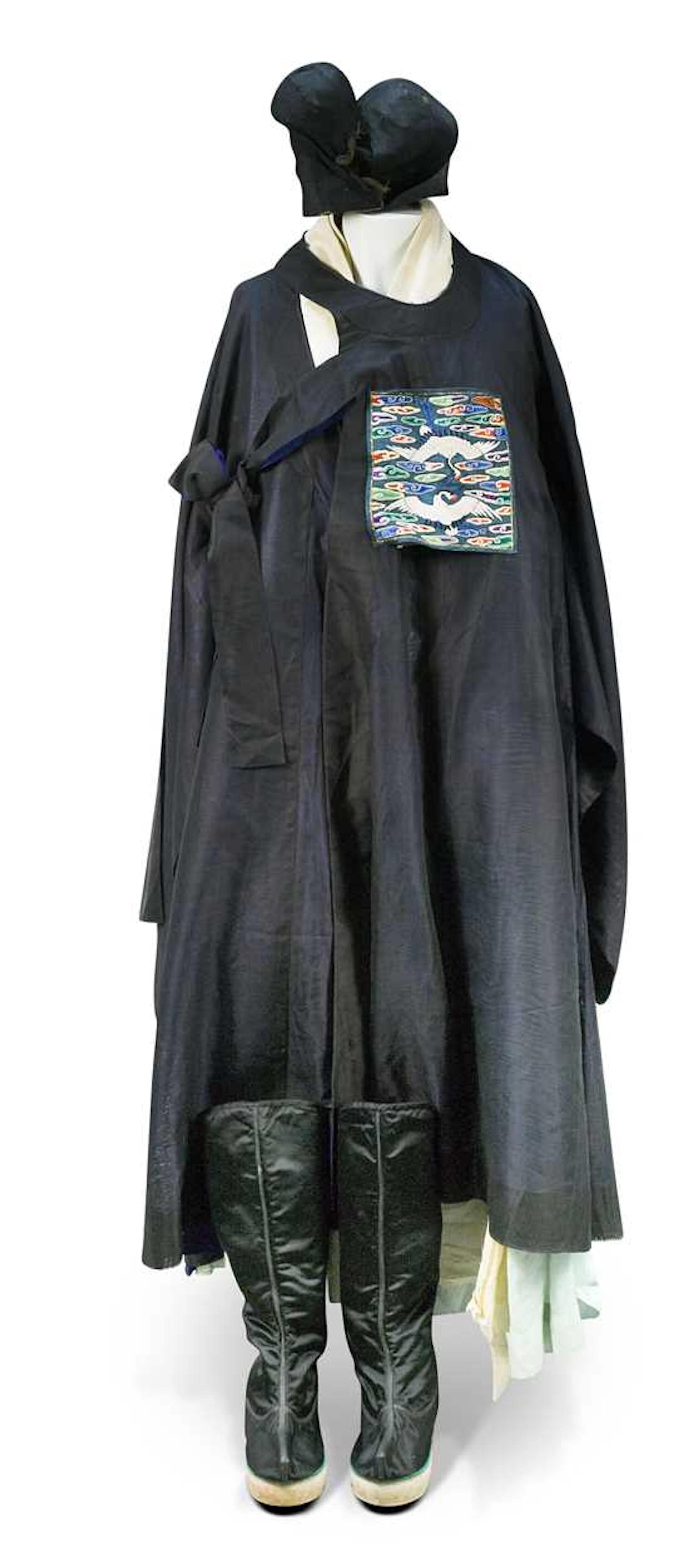 An important Korean court outfit, 19th century