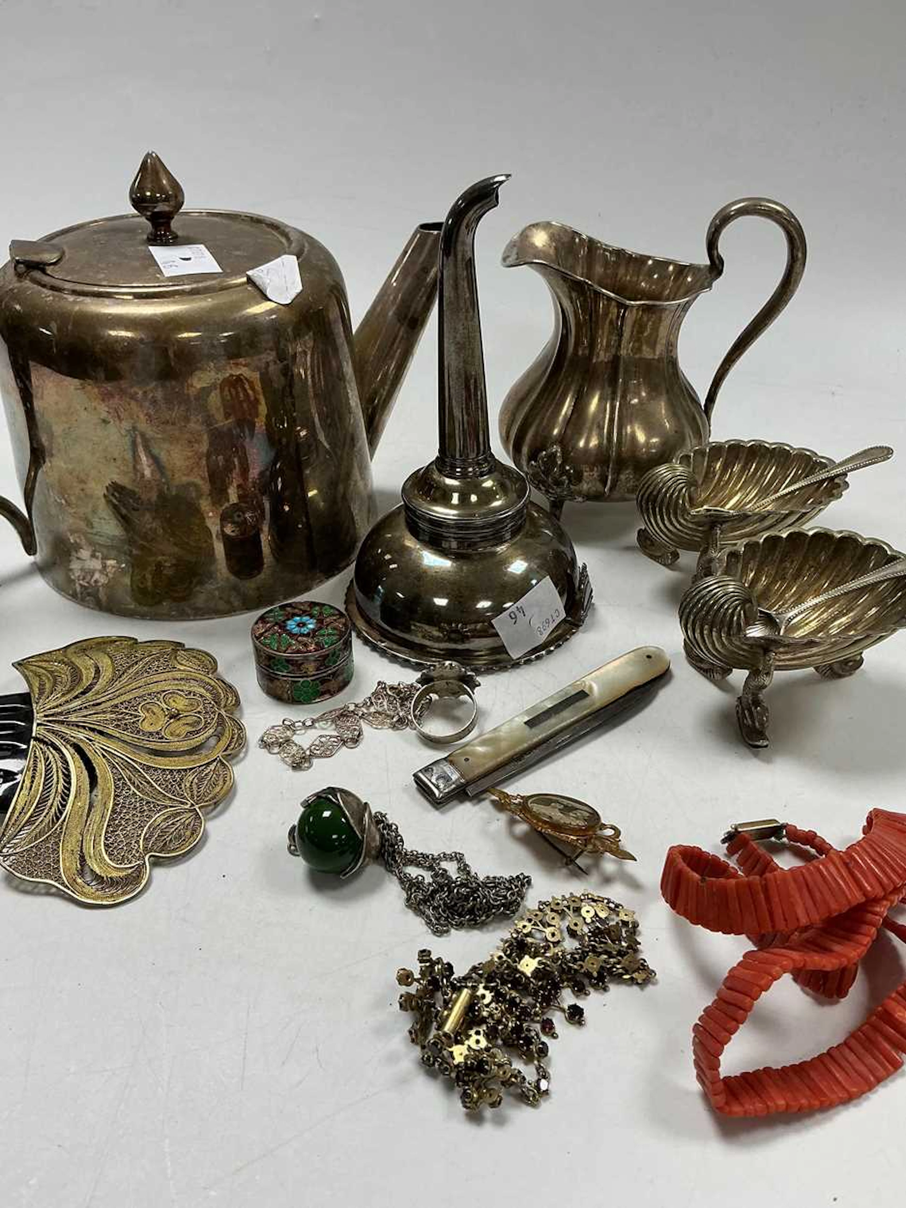 A group of assorted 20th century silver plated metalwares