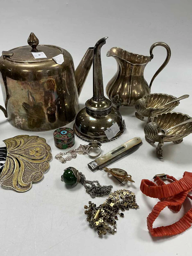 A group of assorted 20th century silver plated metalwares