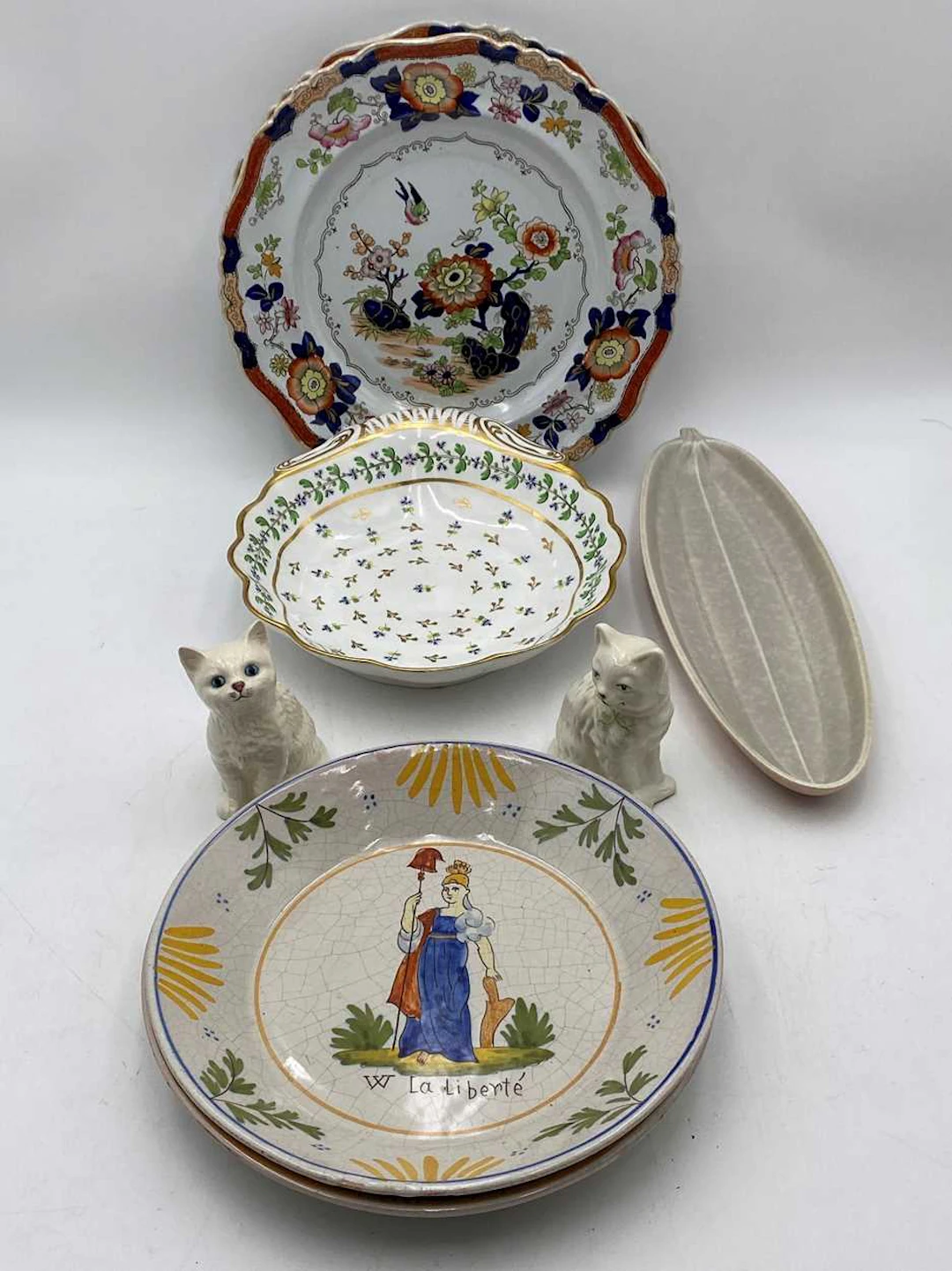 A pair of Masons soup plates in the imari palette