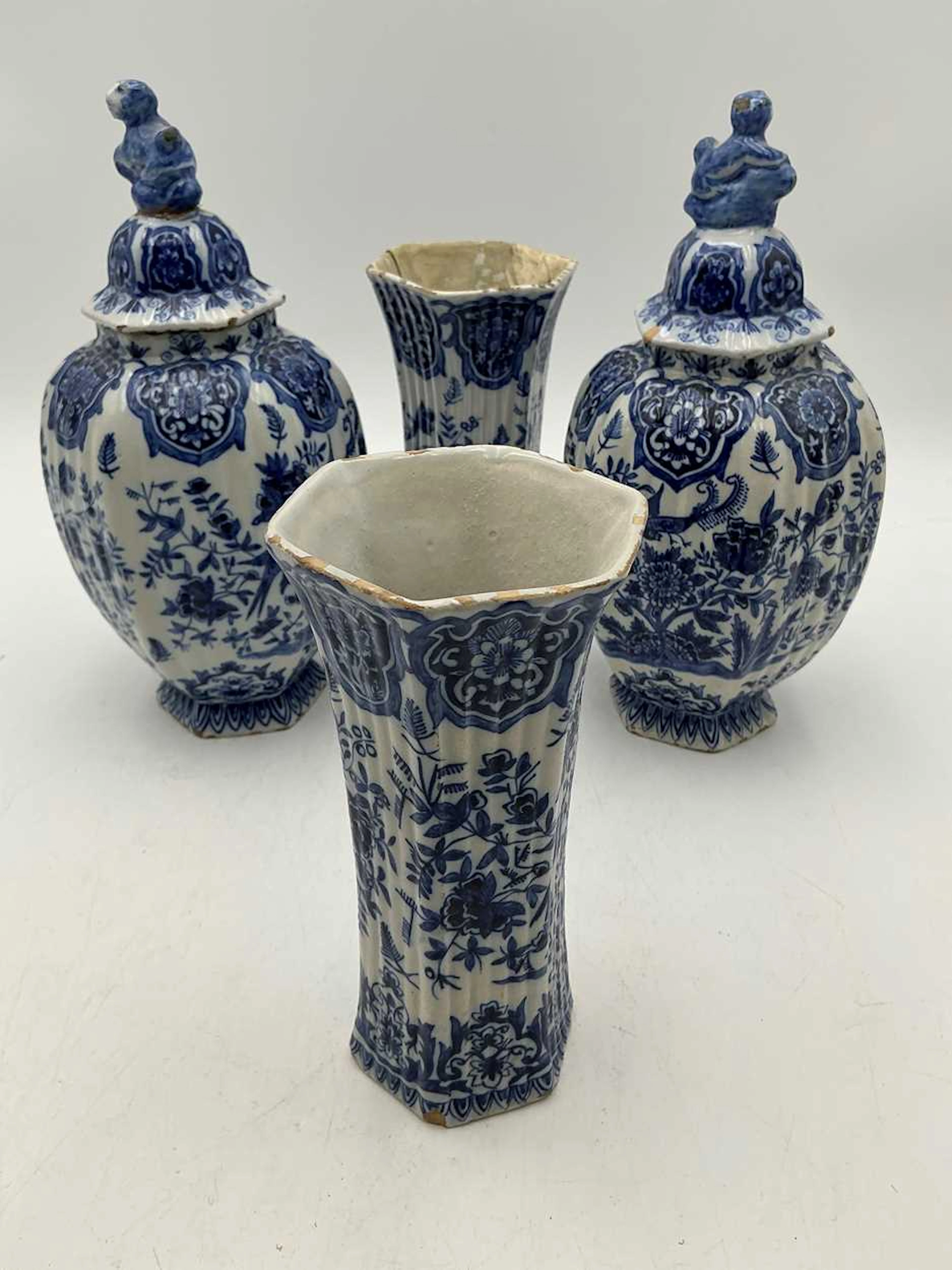 Small Delft garniture