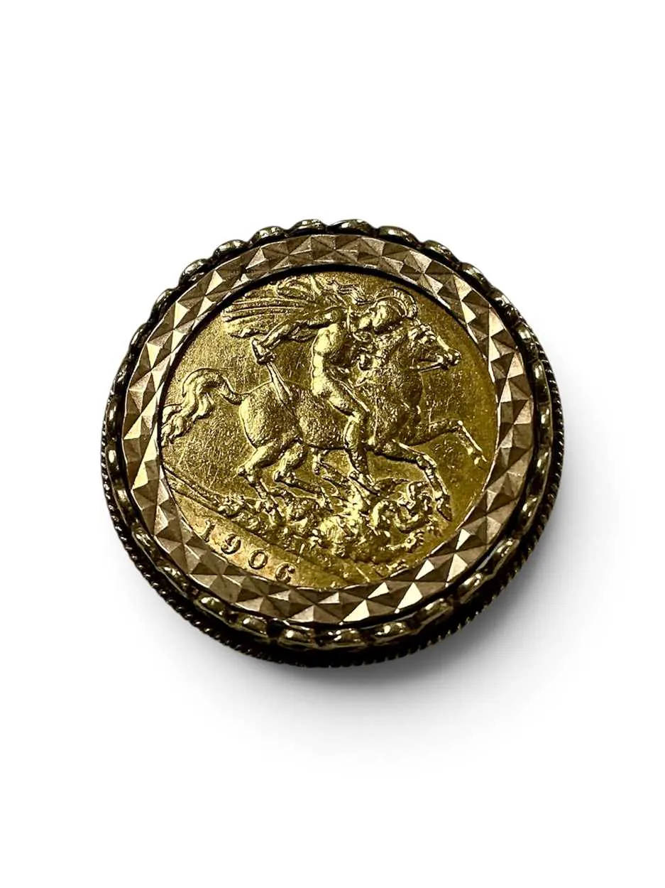A half sovereign ring