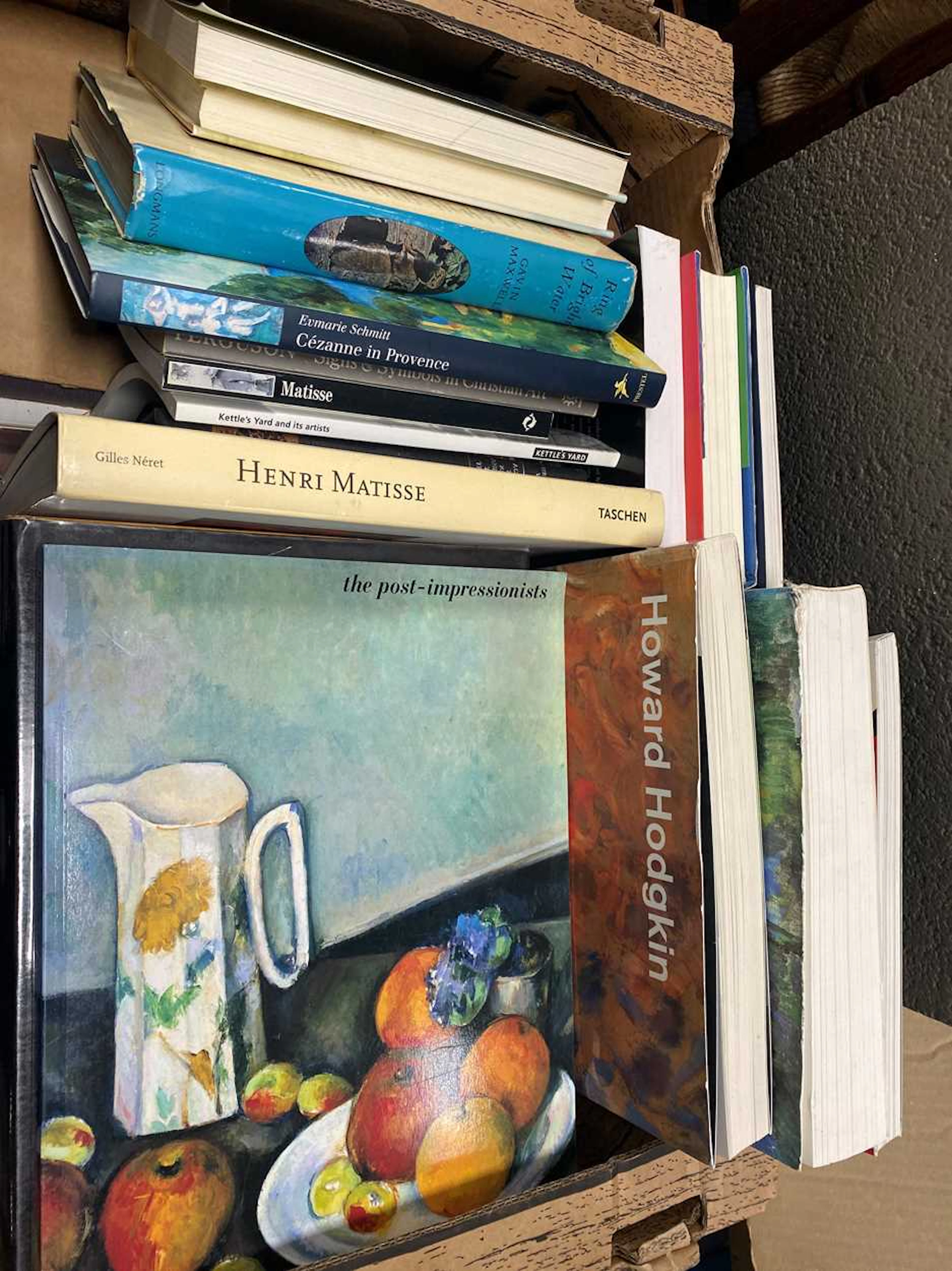 A quantity of art reference books