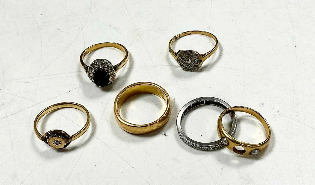 Five rings assessed as 18ct gold