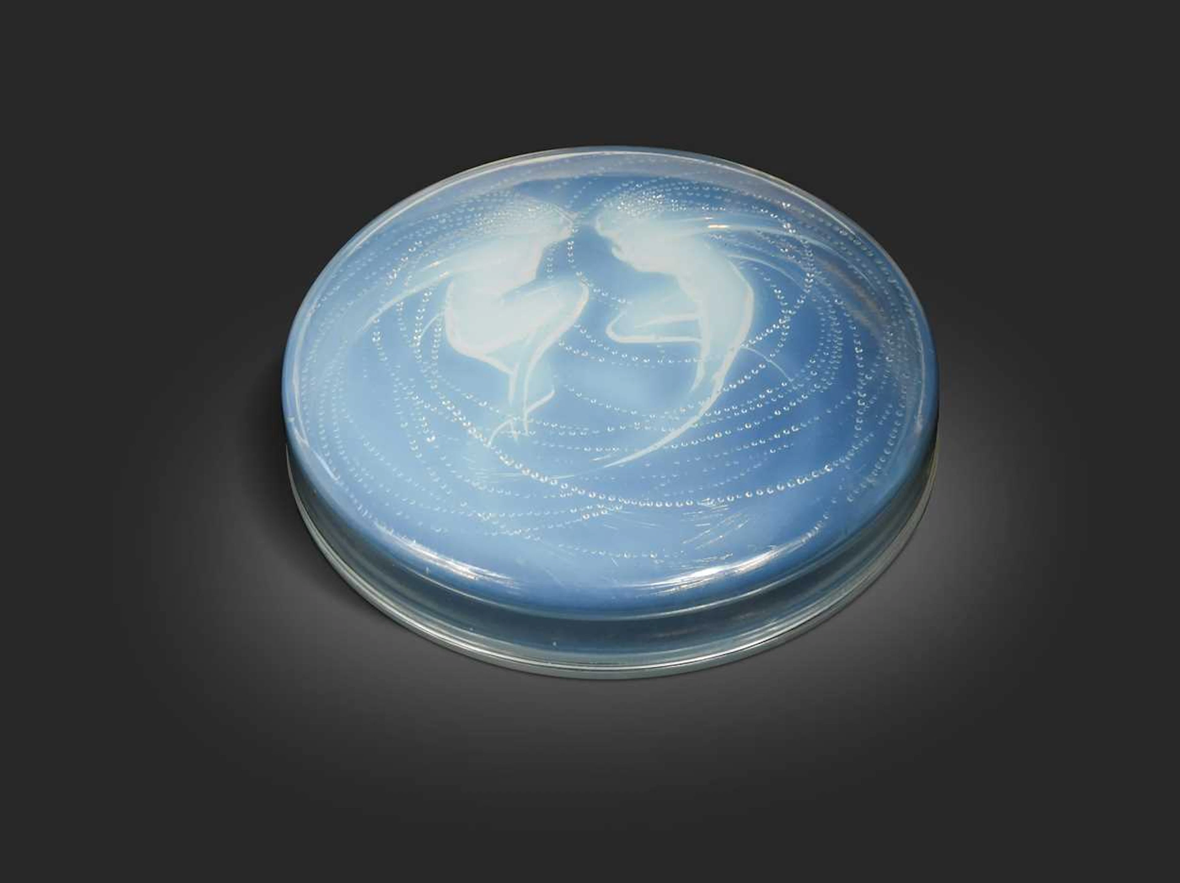 Deux Sirènes, an R. Lalique opalescent box and cover, model no.43