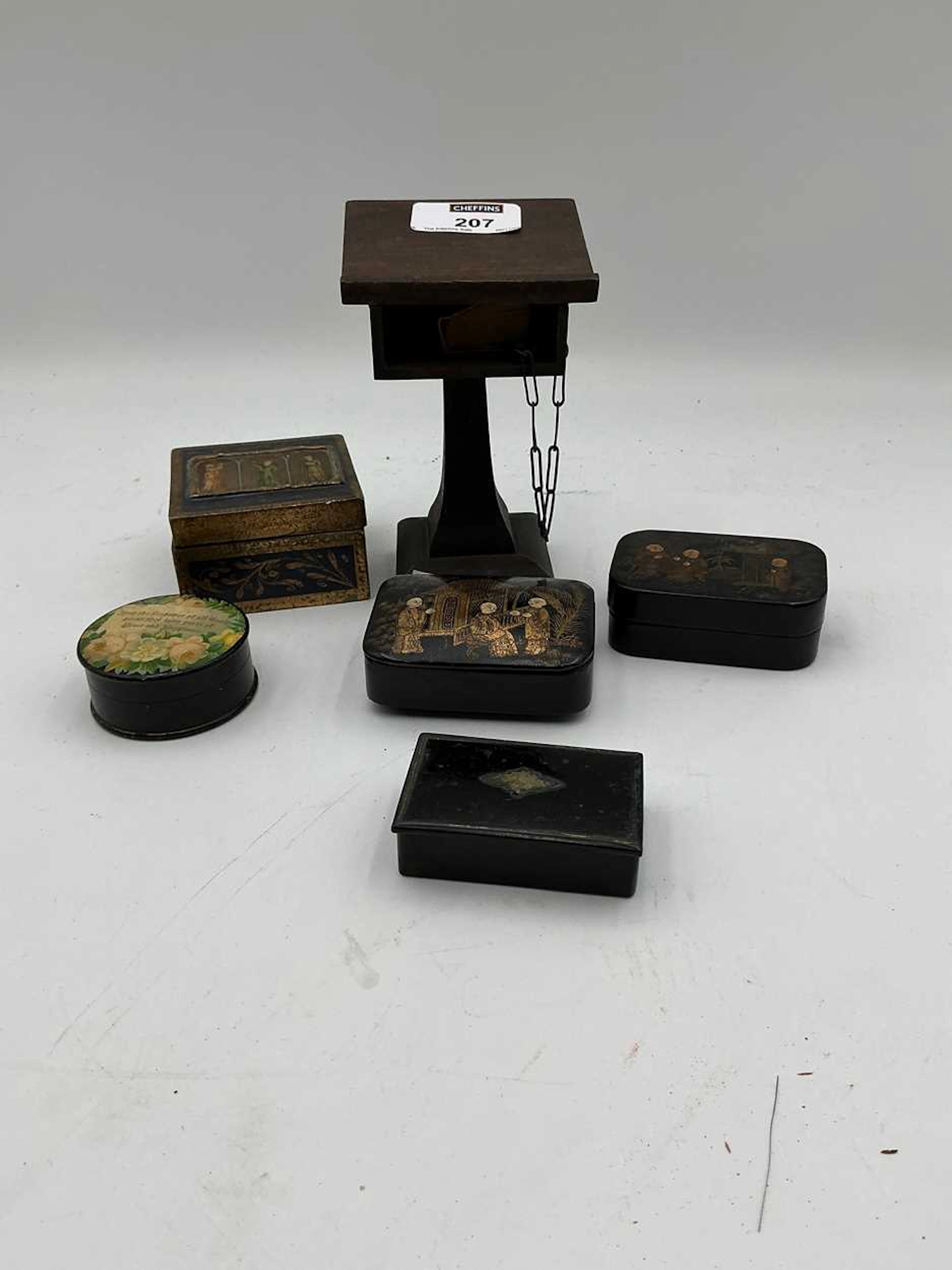 Two Chinese lacquered snuff boxes