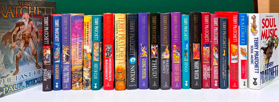 Modern literature including PRATCHETT (Terry)