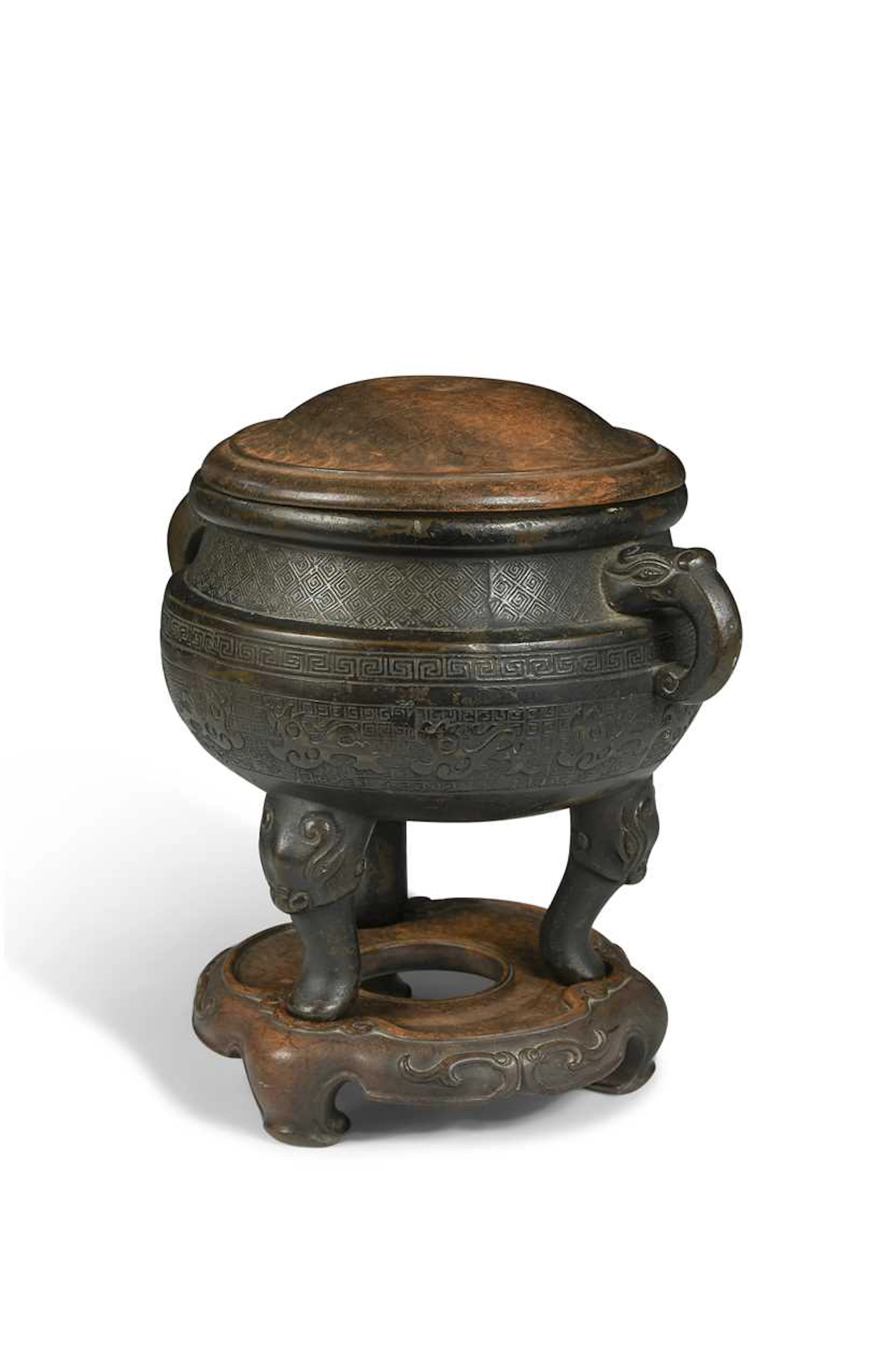 A Chinese bronze tripod censer, 17th/18th century
