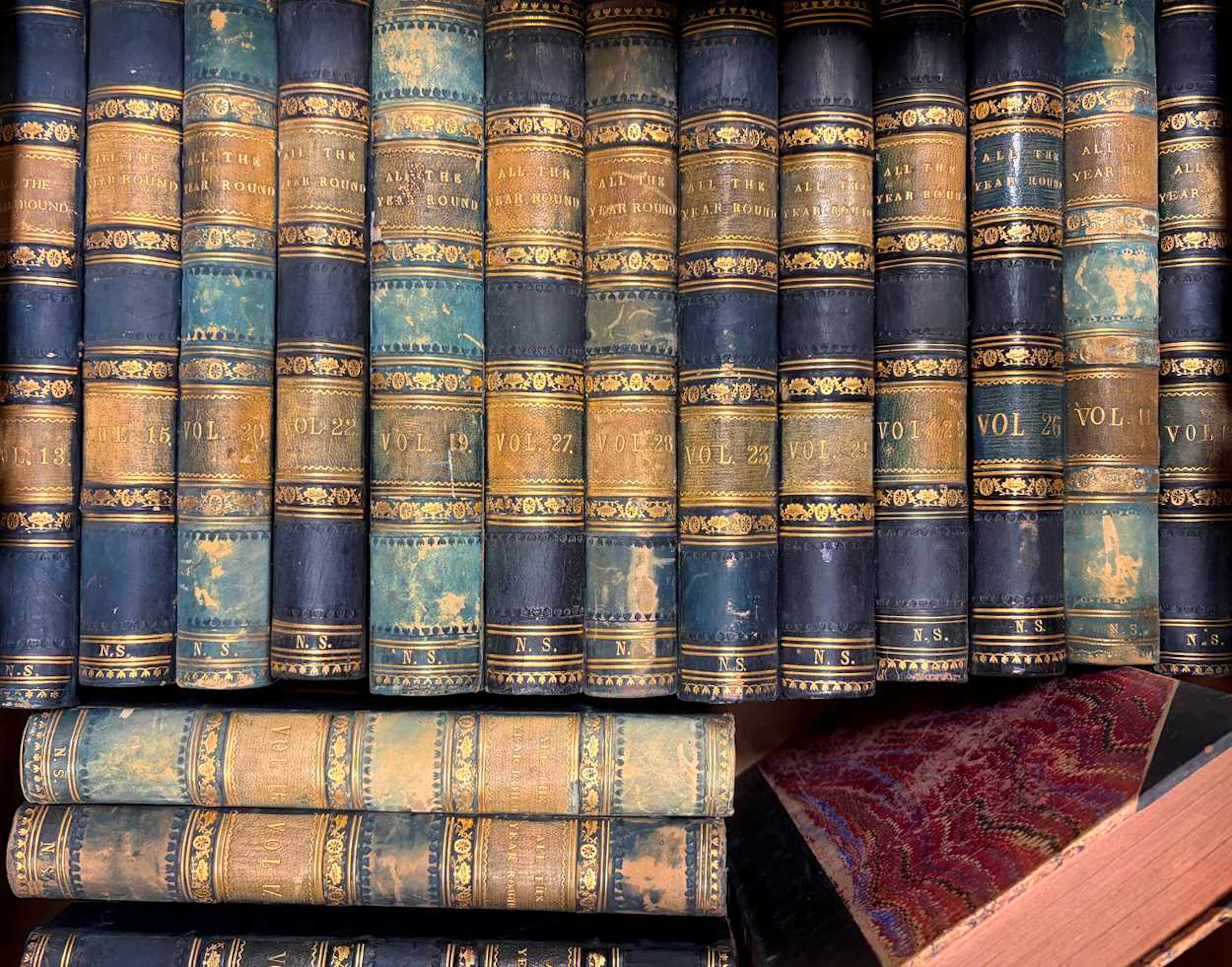 DICKENS (Charles)