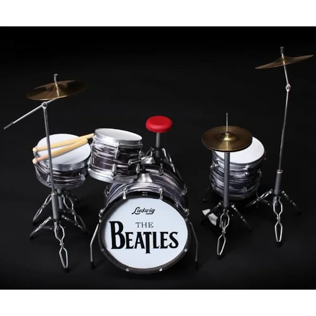 Beatles Ringo Starr Oyster Mini Drum Kit