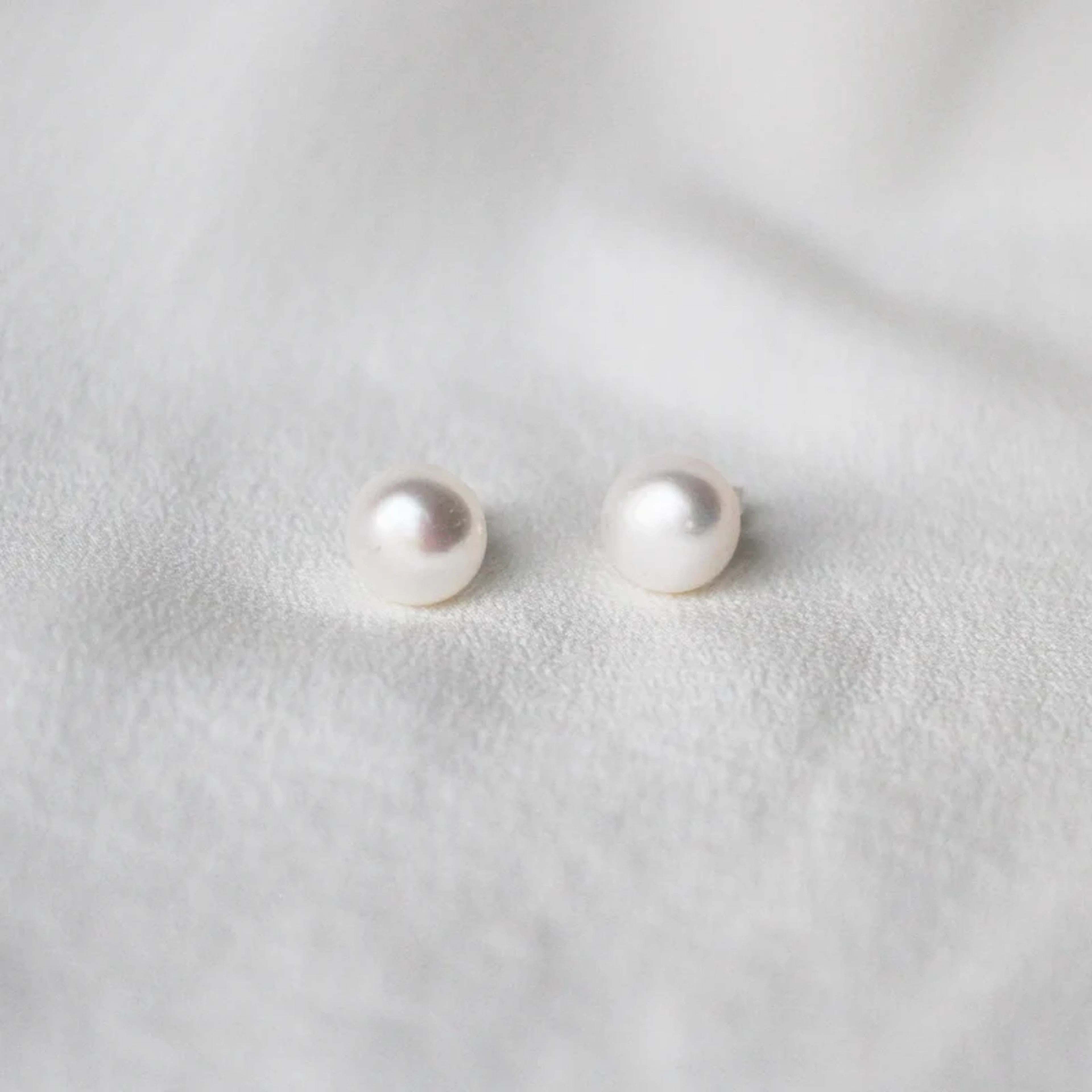 Classic Pearl Earrings