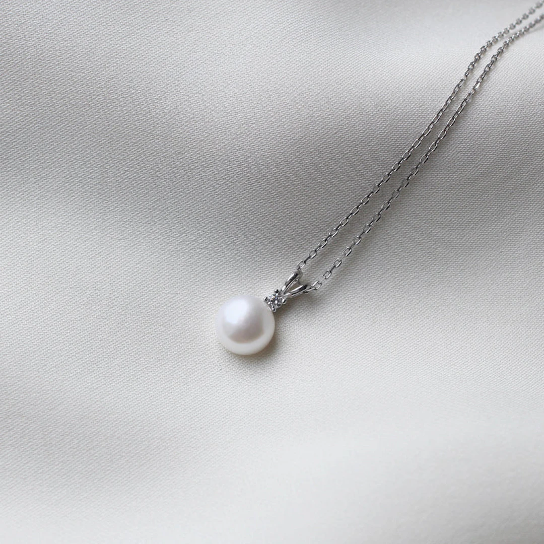 Classic Pearl Necklace