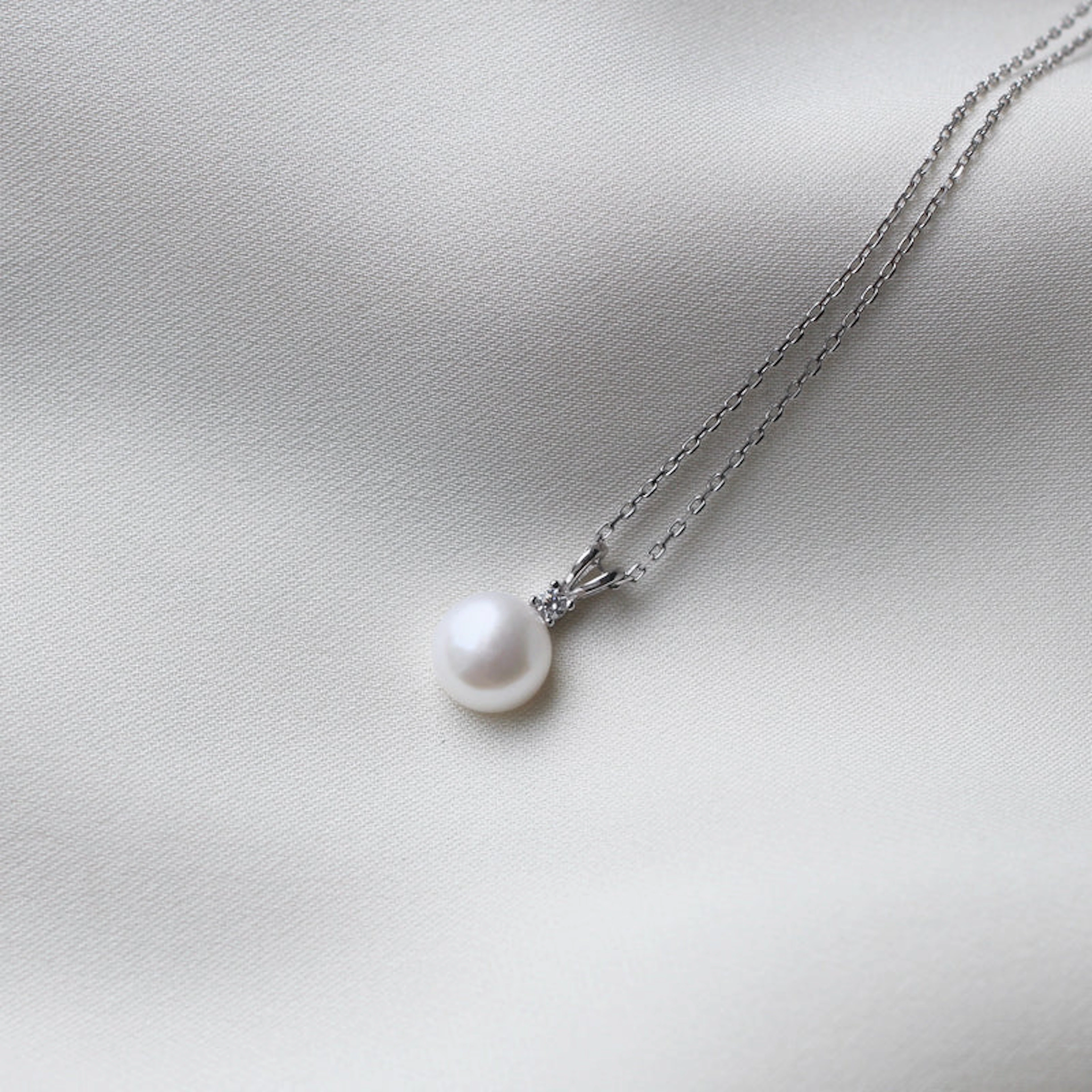 Classic Pearl Necklace