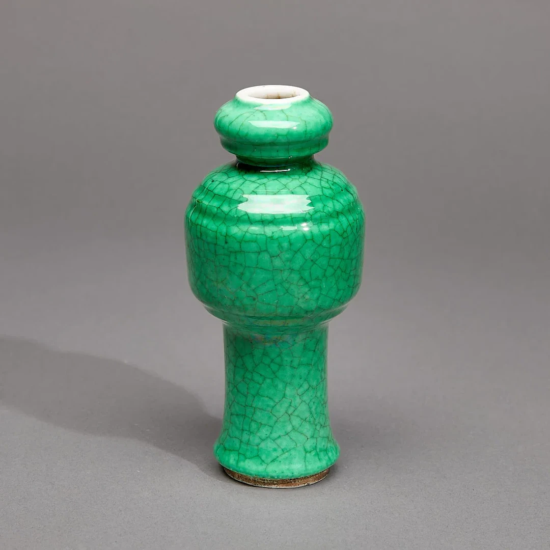 Chinese Qing Porcelain Apple Green Crackle Vase