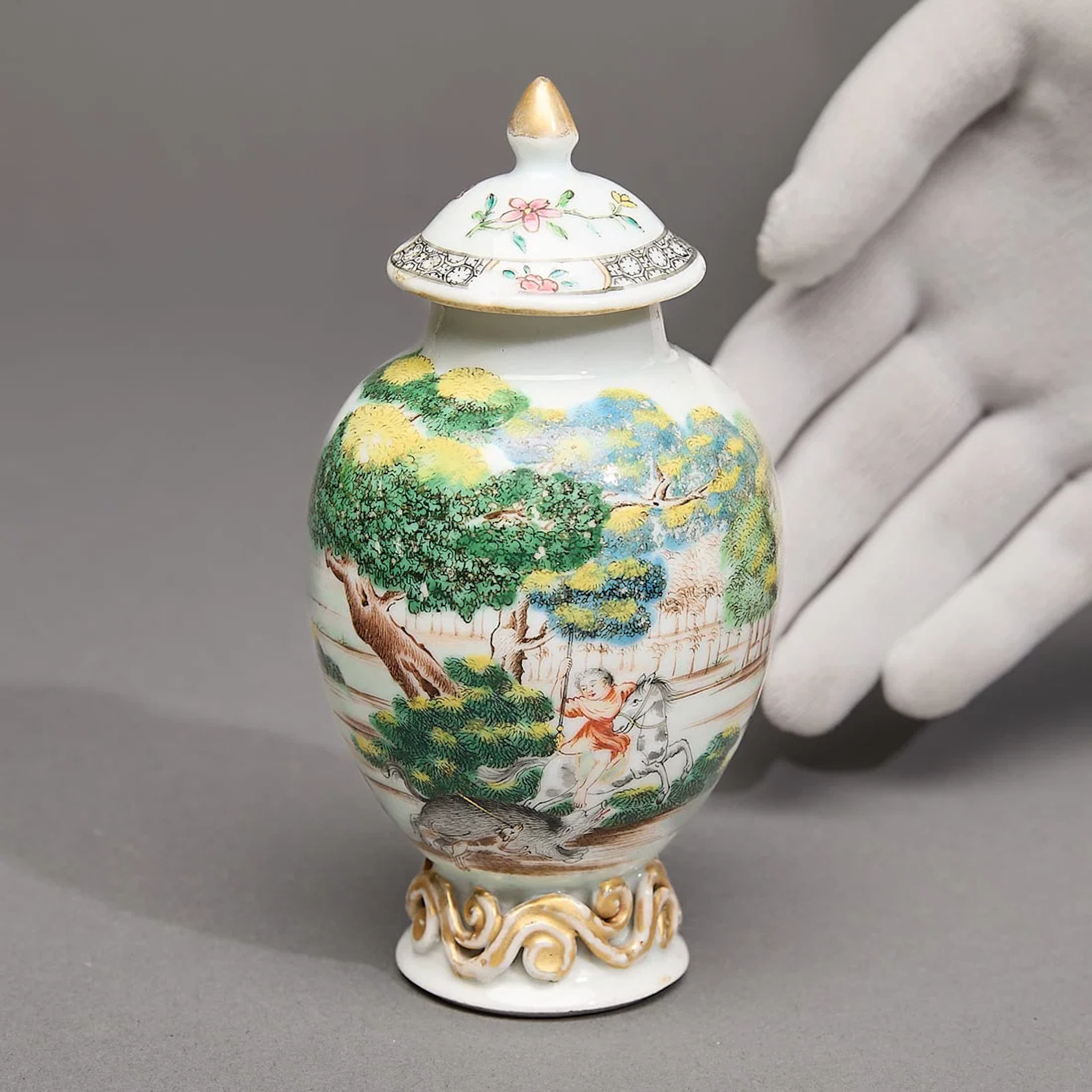 Rare Chinese Export Boar-Hunting Tea Caddy