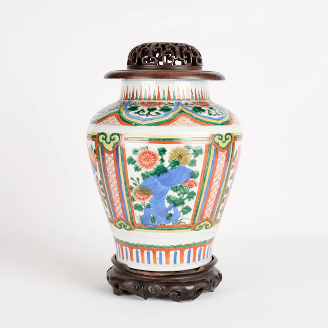 Chinese Qing Dynasty Wucai Porcelain Ginger Jar