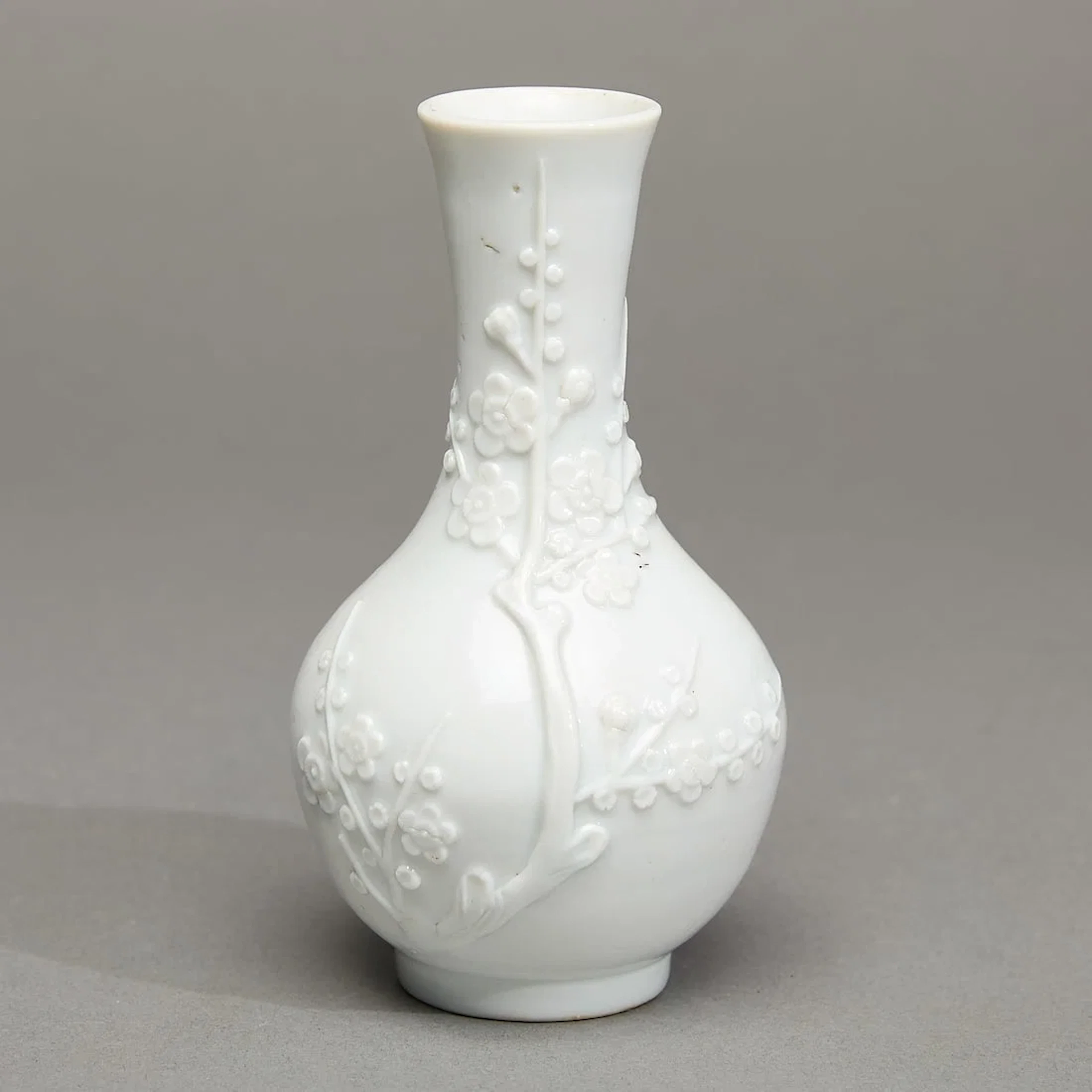 Chinese Qing Dehua Blanc de Chine Vase