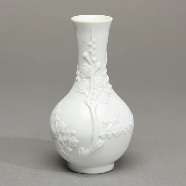 Chinese Qing Dehua Blanc de Chine Vase