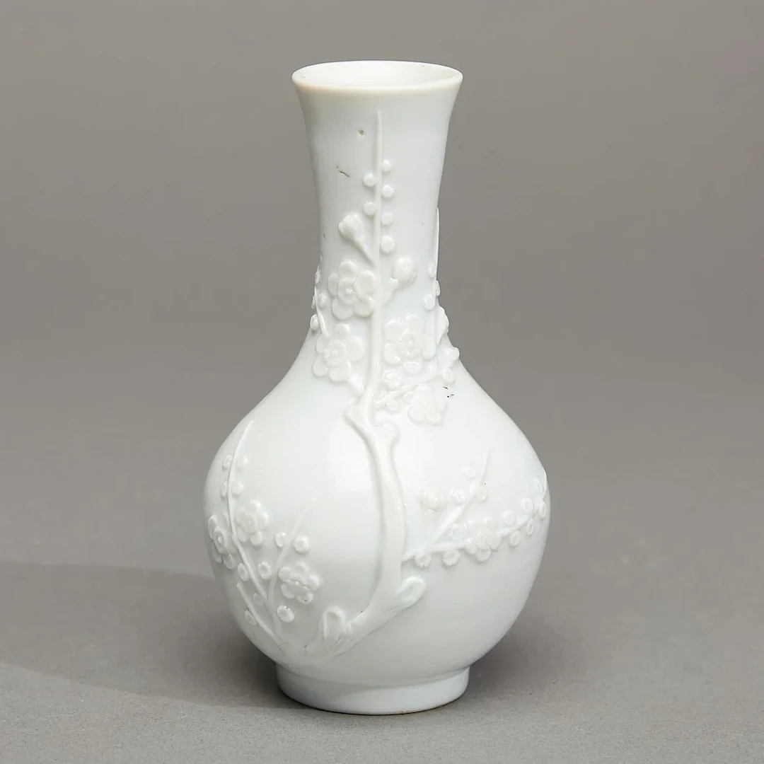 Chinese Qing Dehua Blanc de Chine Vase