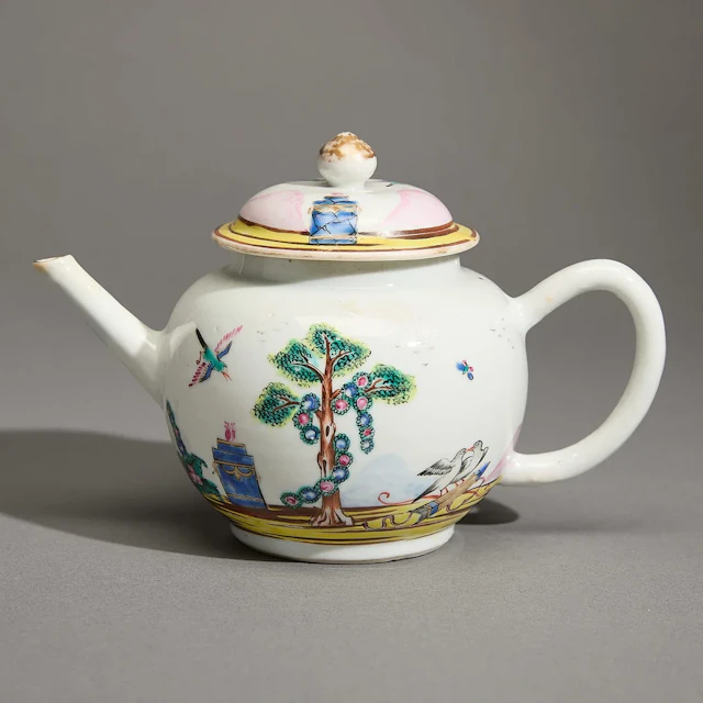Chinese Export Valentine's Pattern Teapot