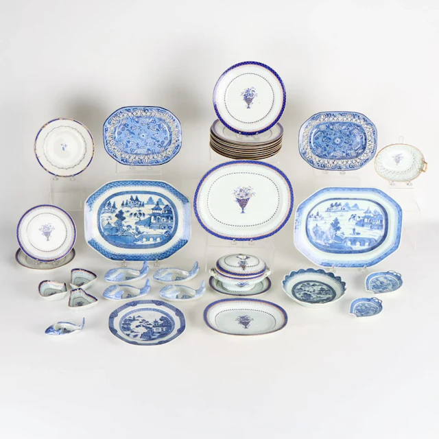 32 Pcs 19th c. Chinese Canton Export B&W Porcelain