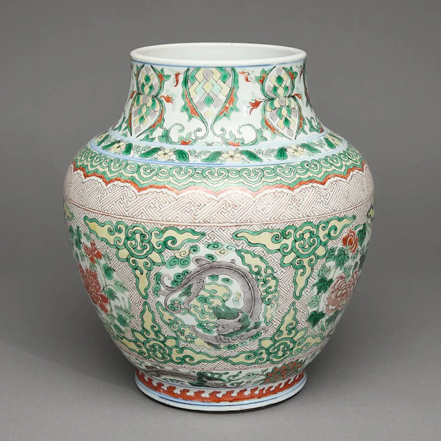 Chinese Export Wucai Famille Verte Vase